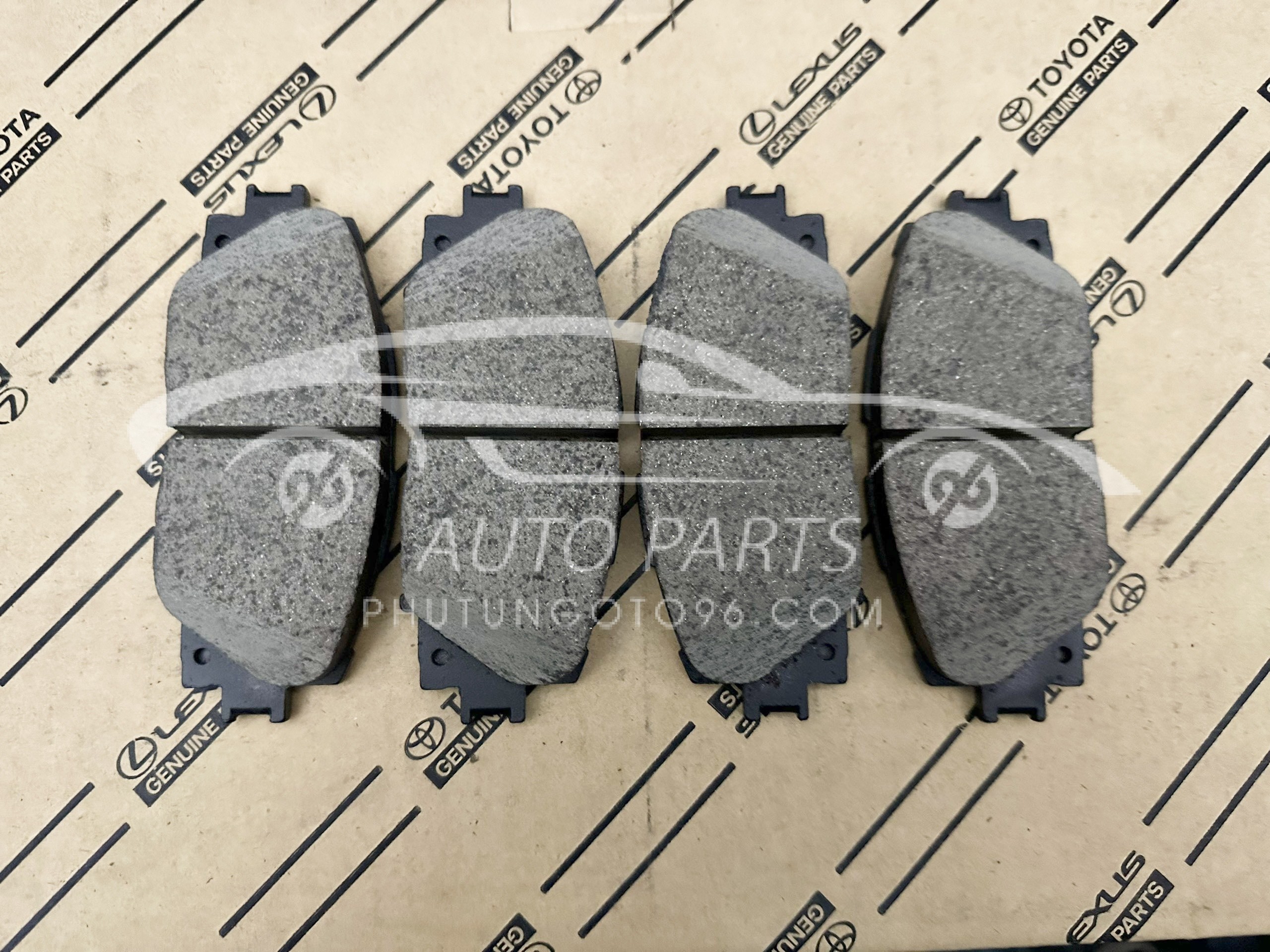 04465-YZZR6 Má phanh trước Yaris, Vios Limo 2008-2013