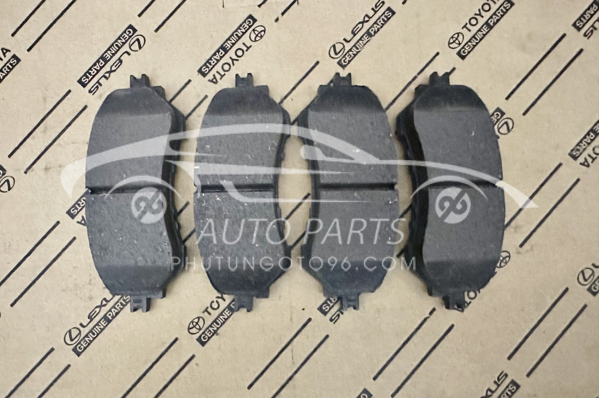 04465-YZZR9 Má phanh trước Vios Limo 2015