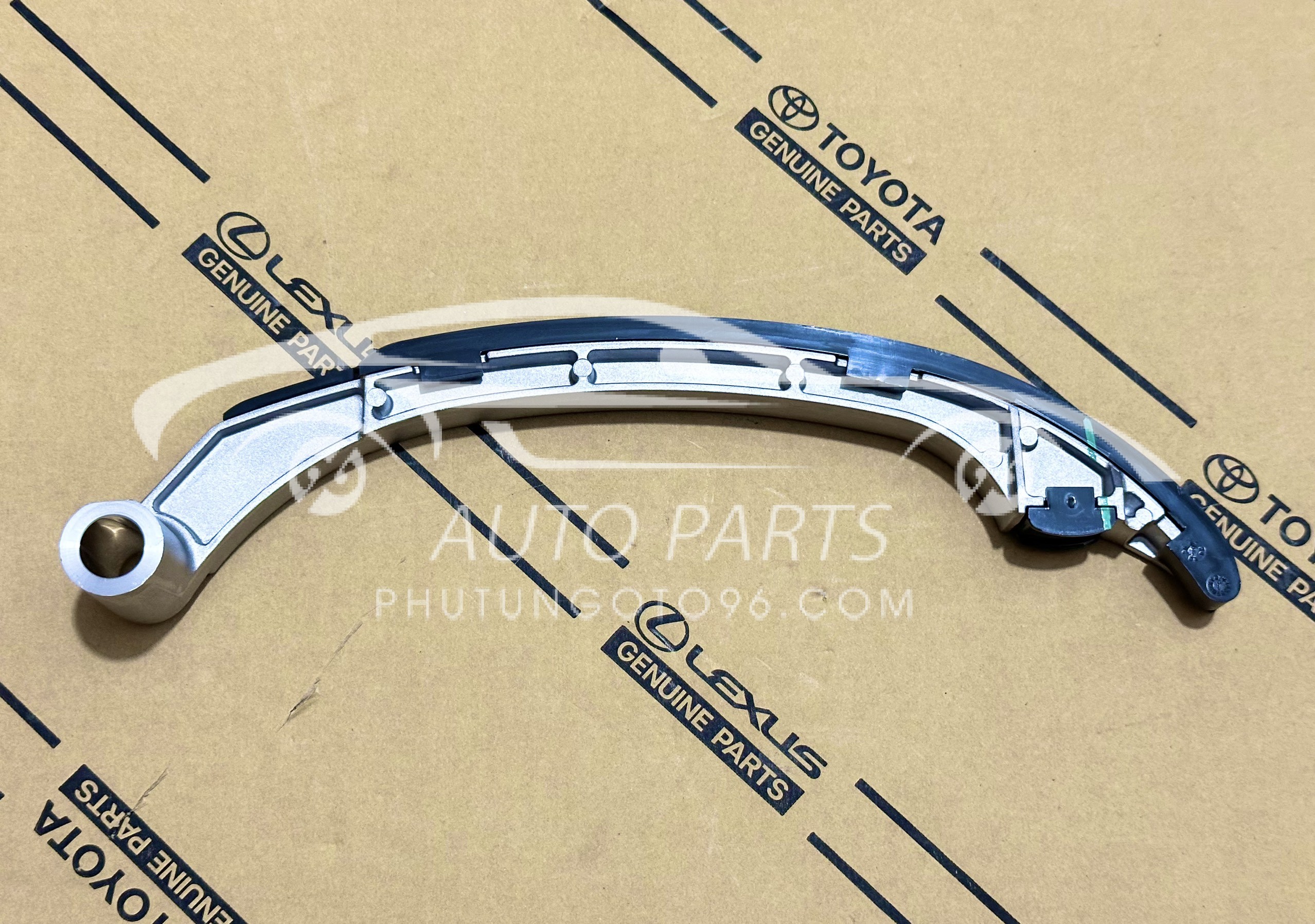 13559-0C030 Tỳ xích cong Innova