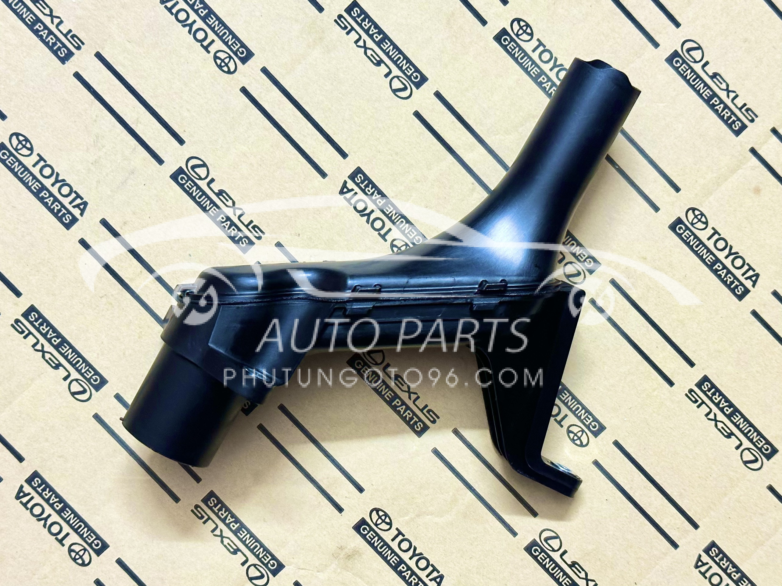 15104-0C050 Phễu bơm dầu động cơ Fortuner 2015-2021