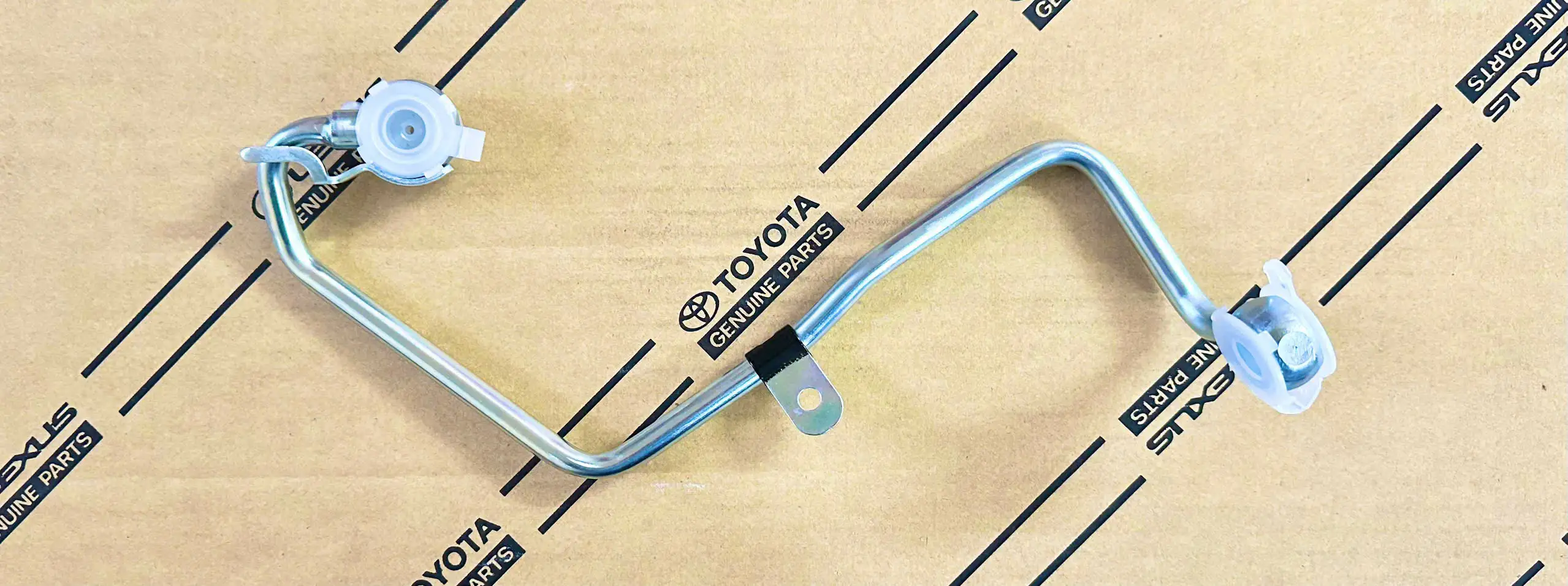 15772-31030 Đường ống làm mát dầu động cơ 2GR