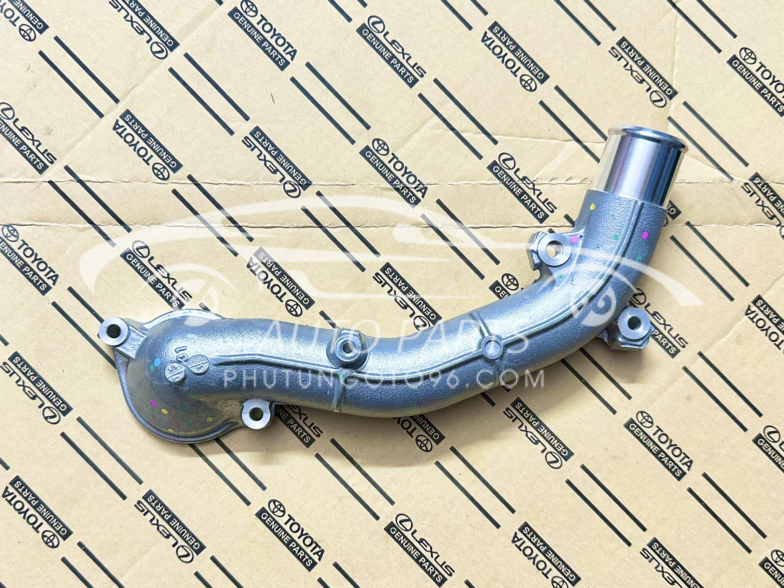 16321-0L010 Cút nước dưới vào van hằng nhiệt Hilux 2010