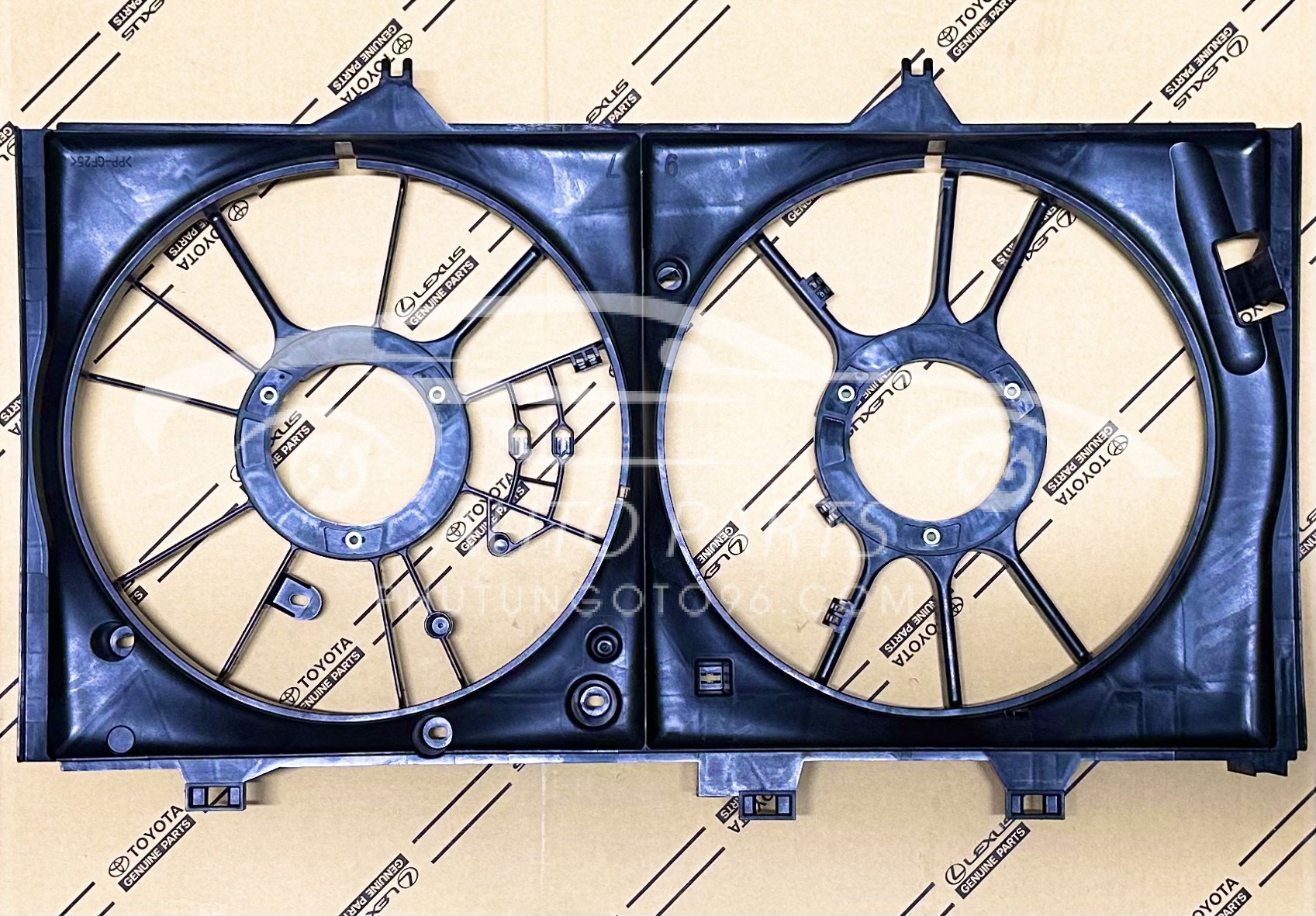 16711-0V160 Lồng quạt két nước Camry 2015 (Động cơ 6AR)