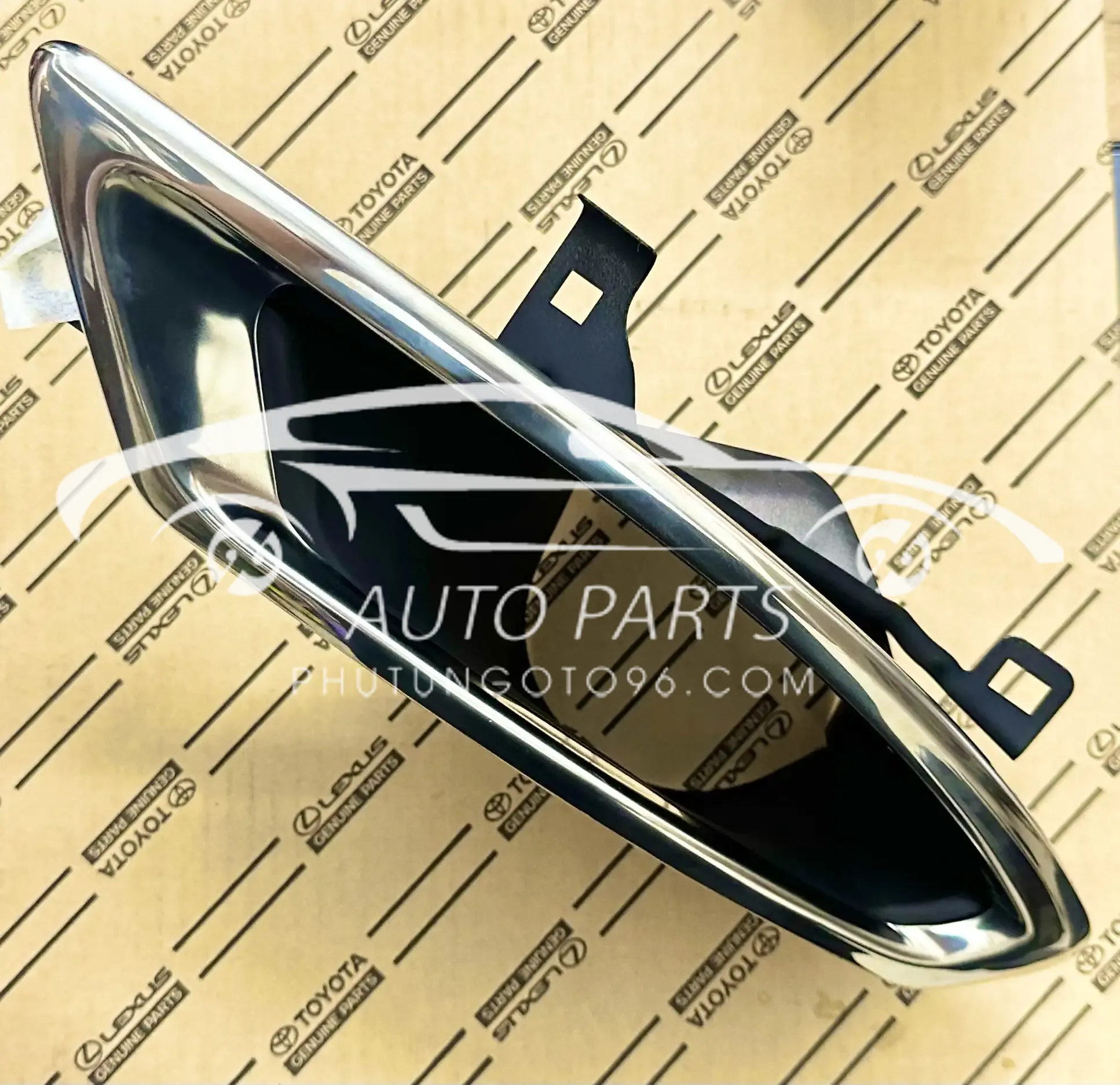 52106-48030 Ốp ống xả trên ba đờ xốc sau RX350 (mạ)