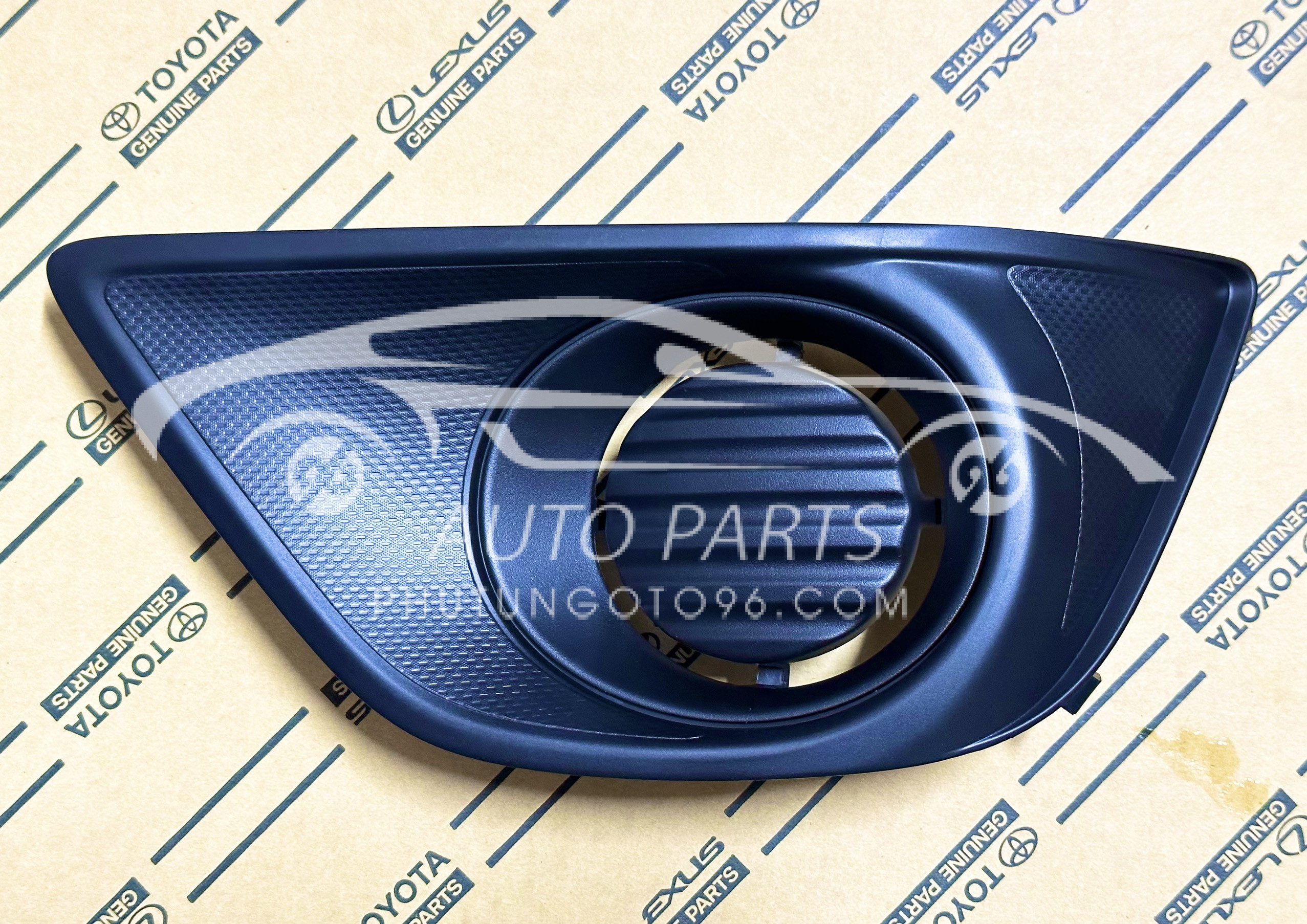 52128-0K060 Ốp giả đèn gầm Innova LH