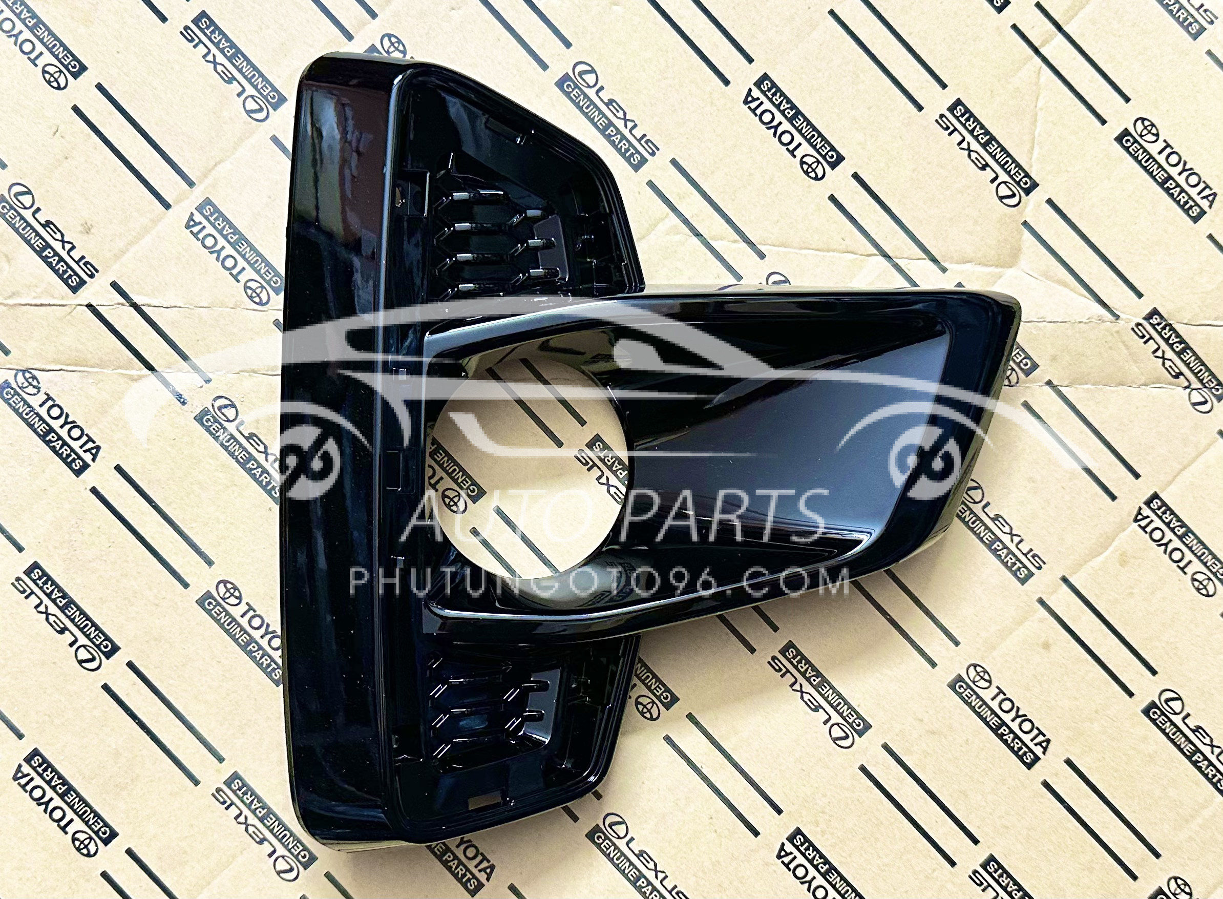 52128-YP100 Ốp đèn gầm Hilux 2019 LH