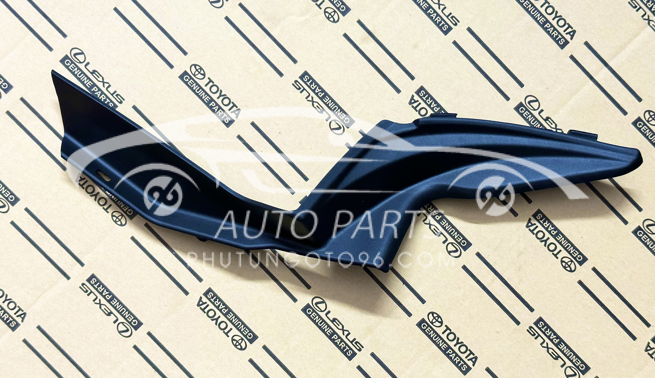 53866-0K050 Ốp nhựa góc chân kính chắn gió Hilux 2016-2017 RH