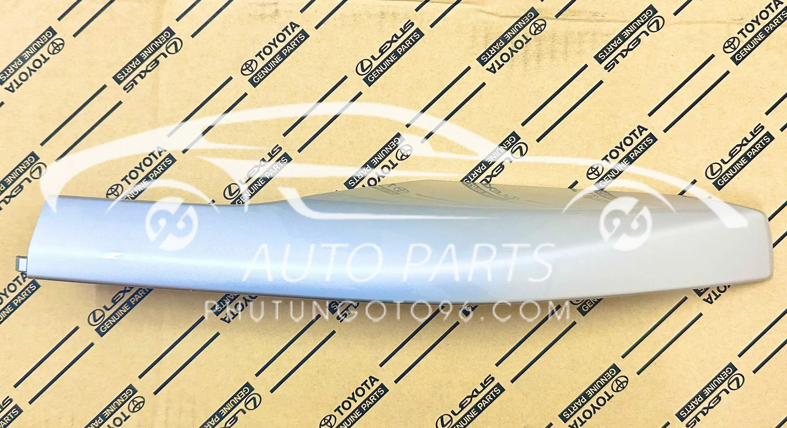 63493-48050 Ốp đuôi thanh nóc RX350 RH (đuôi)