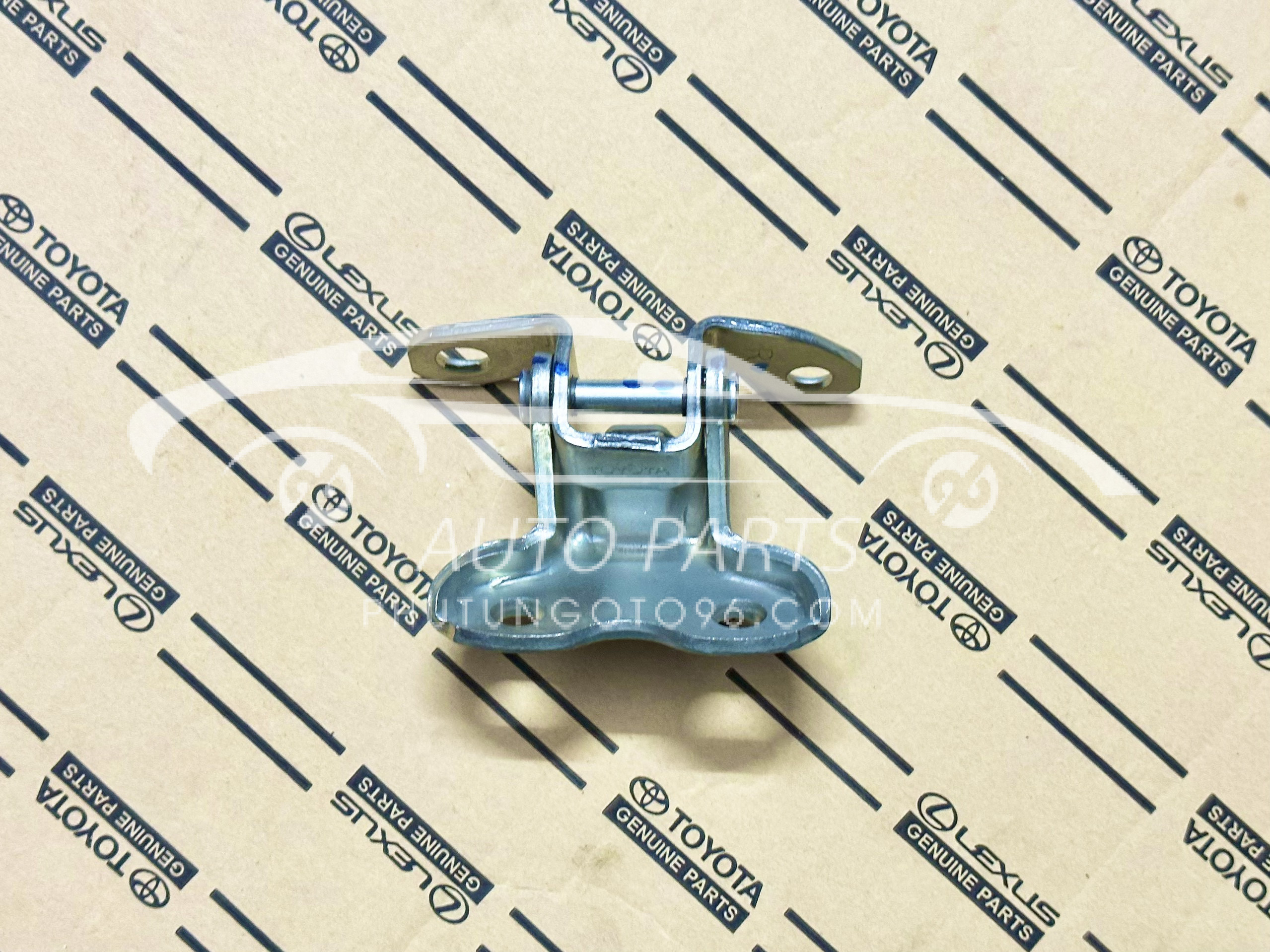 68750-0K040 Bản lề cửa sau trên Innova RH