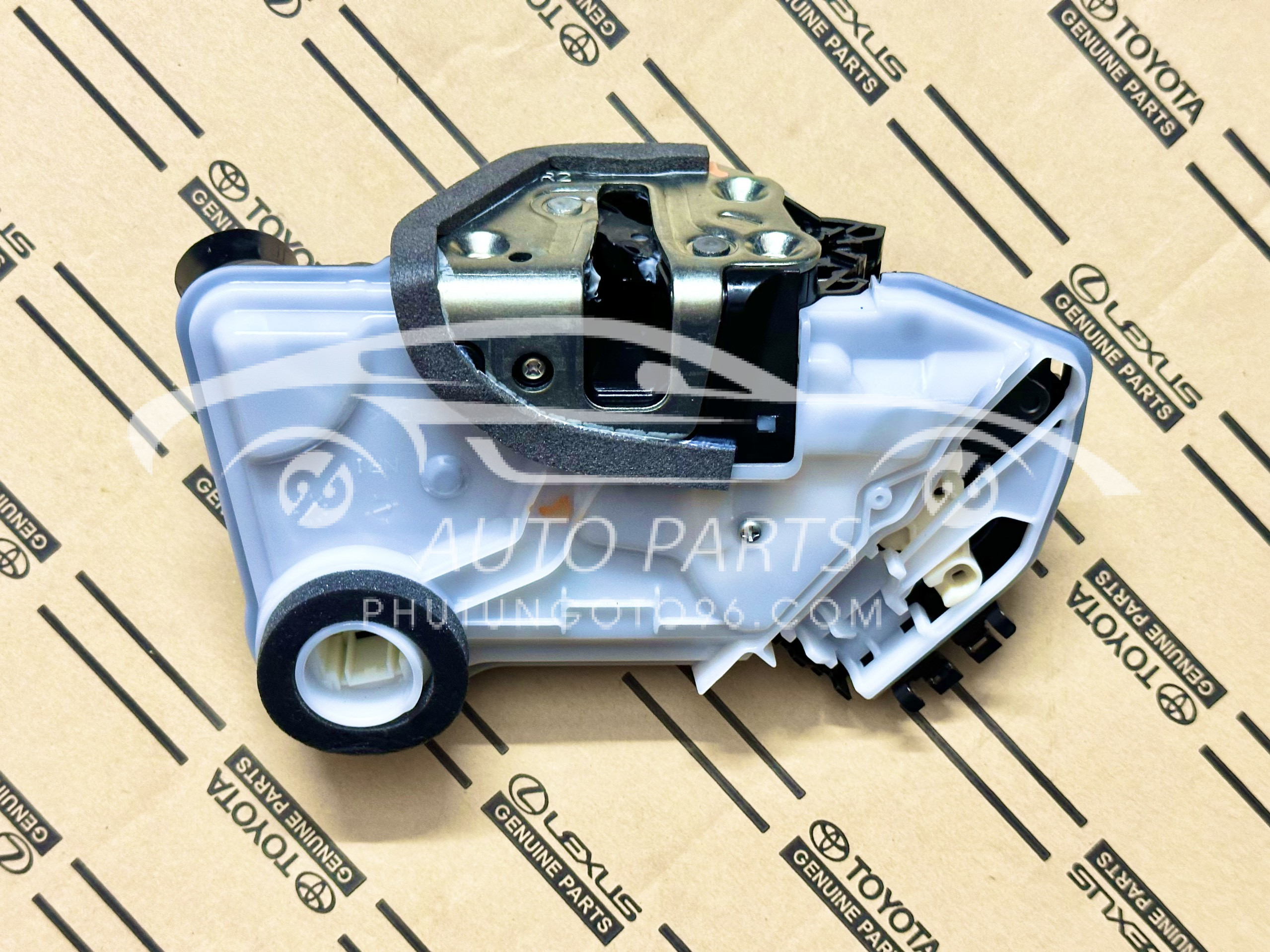 69030-0K100 Cơ cấu khóa ngậm cửa trước Cross, Innova, Fortuner, Hilux 2017 RH