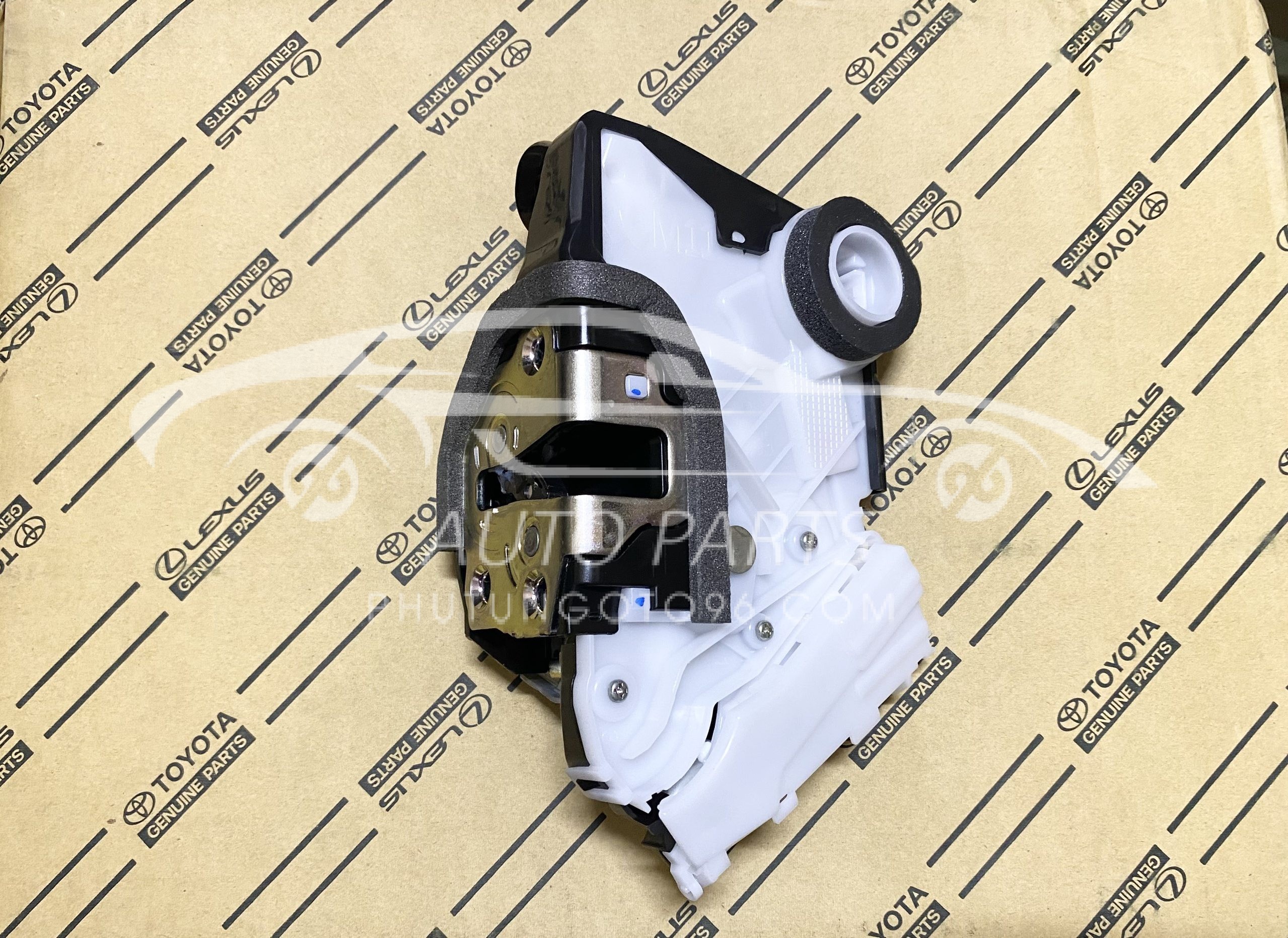 69040-0D400 Cơ cấu khoá ngậm cửa trước Vios - Yaris 2018 LH