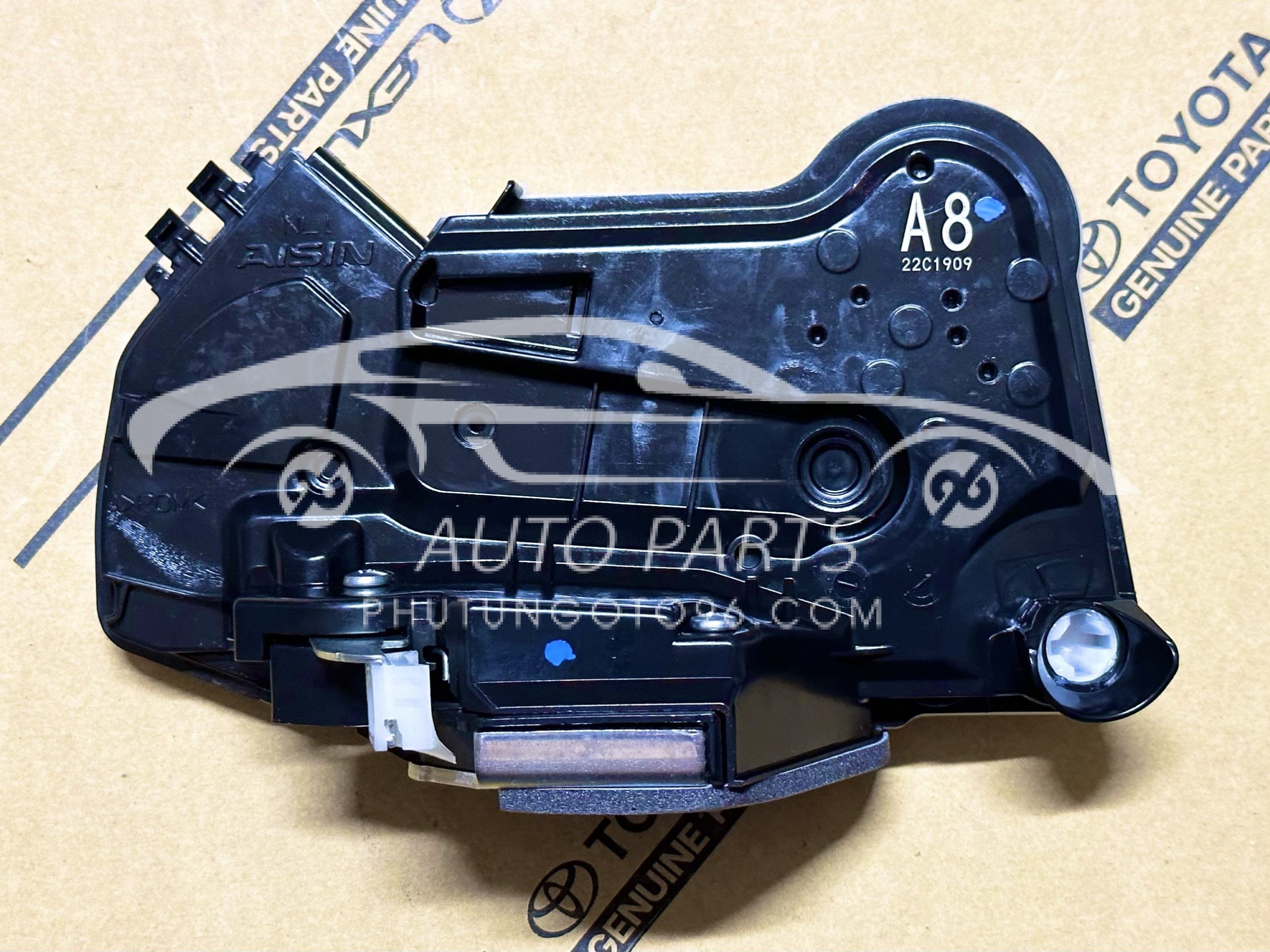 69040-0K090 Cơ cấu khóa ngậm cửa trước Innova - Fortuner - Hilux 2017 LH