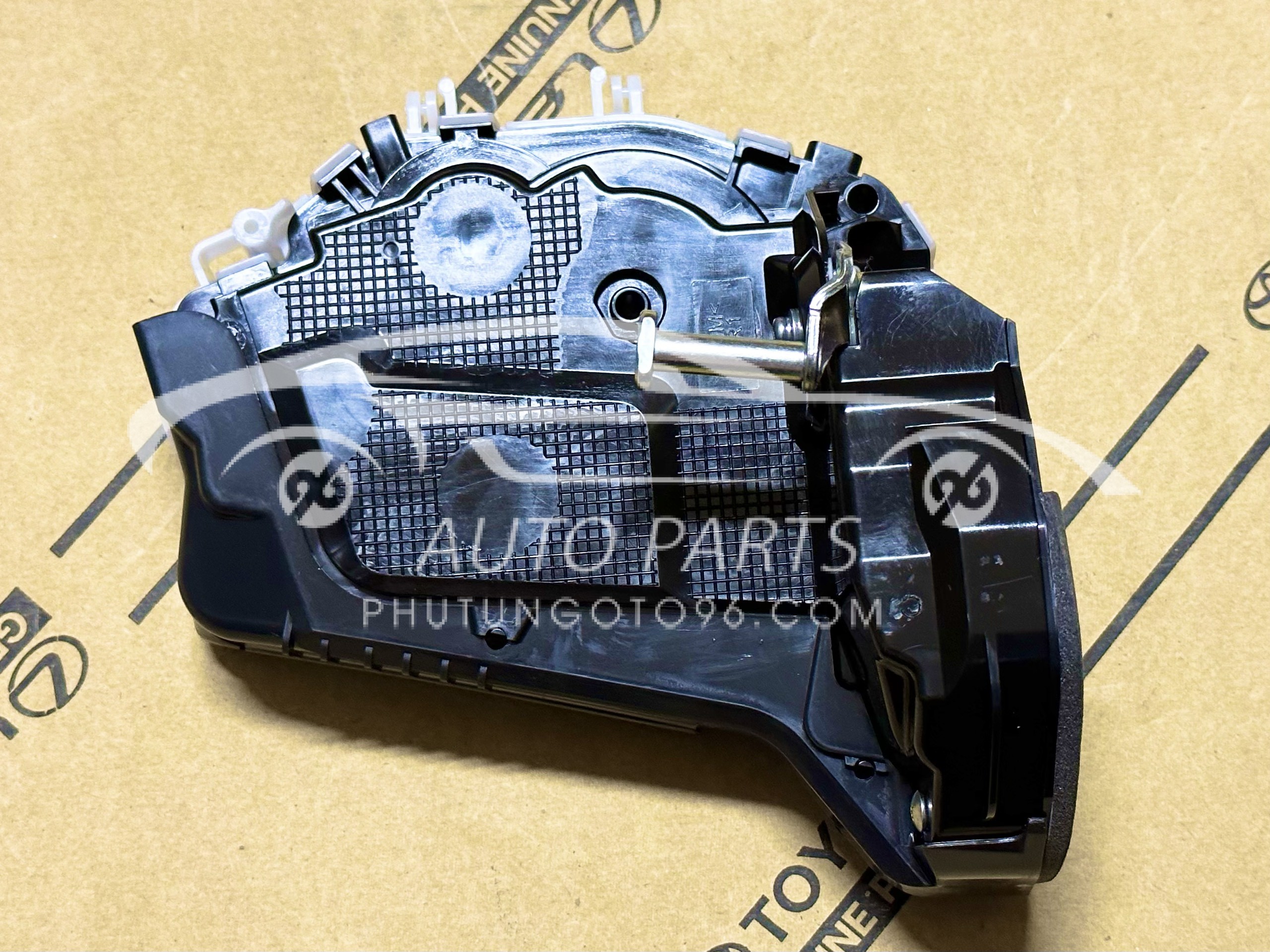 69050-0D210 Cơ cấu khóa ngậm cửa sau Vios - Yaris 2014-2022 RH