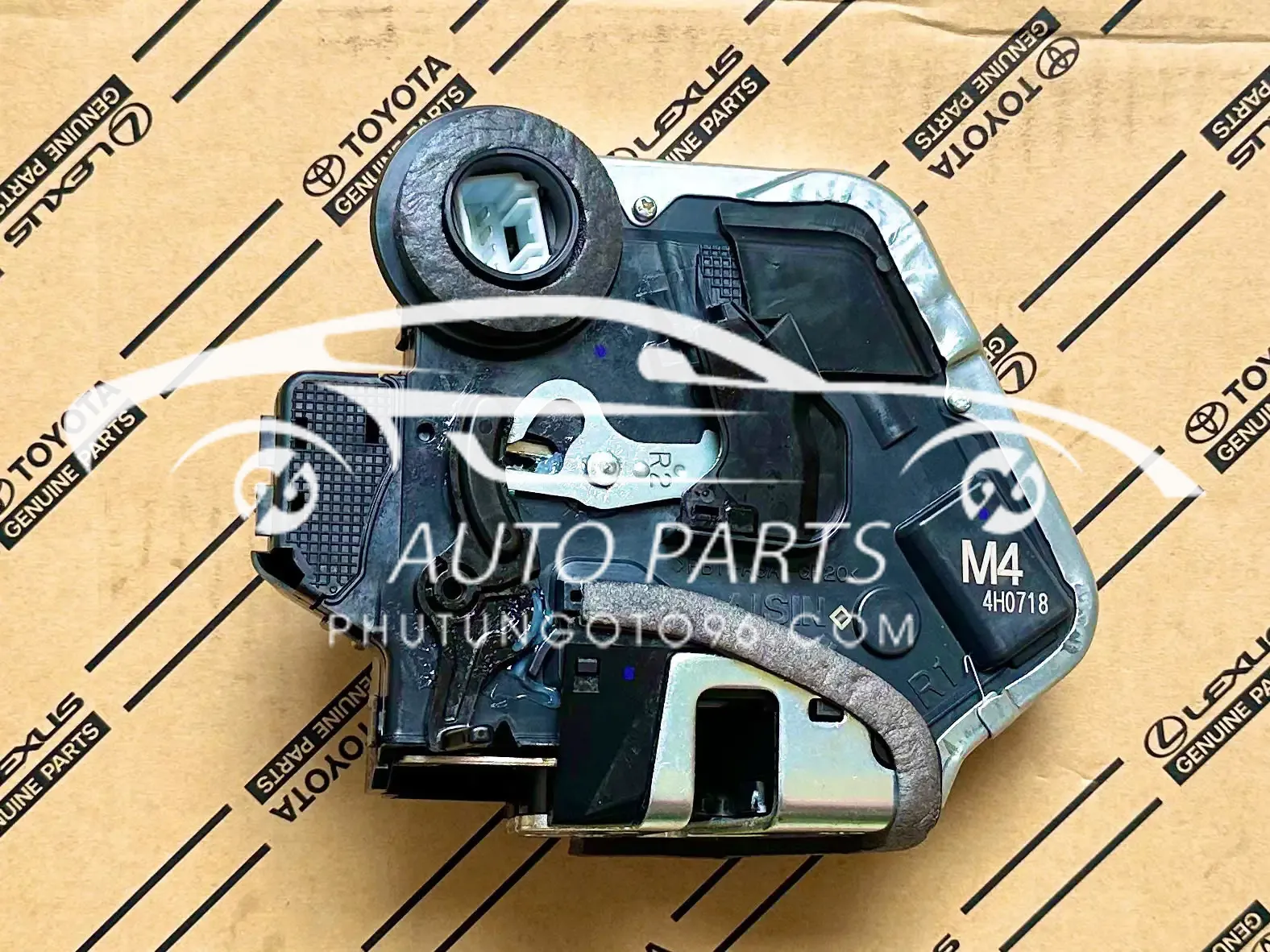 69050-60110  Khoá ngậm cửa sau Lexus RX350 RH