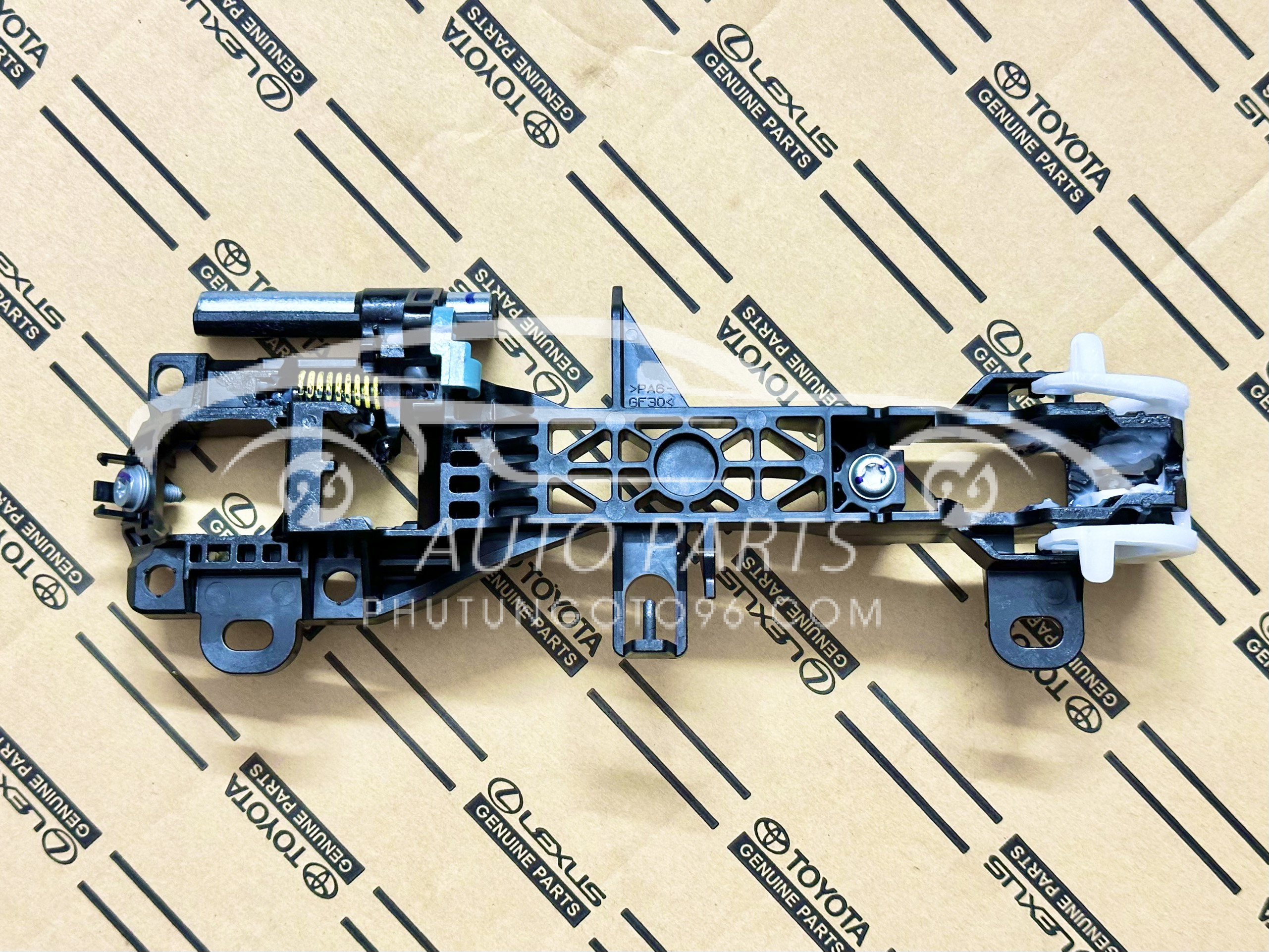 69202-02290 Xương bắt tay mở cửa trước Cross 2020 LH