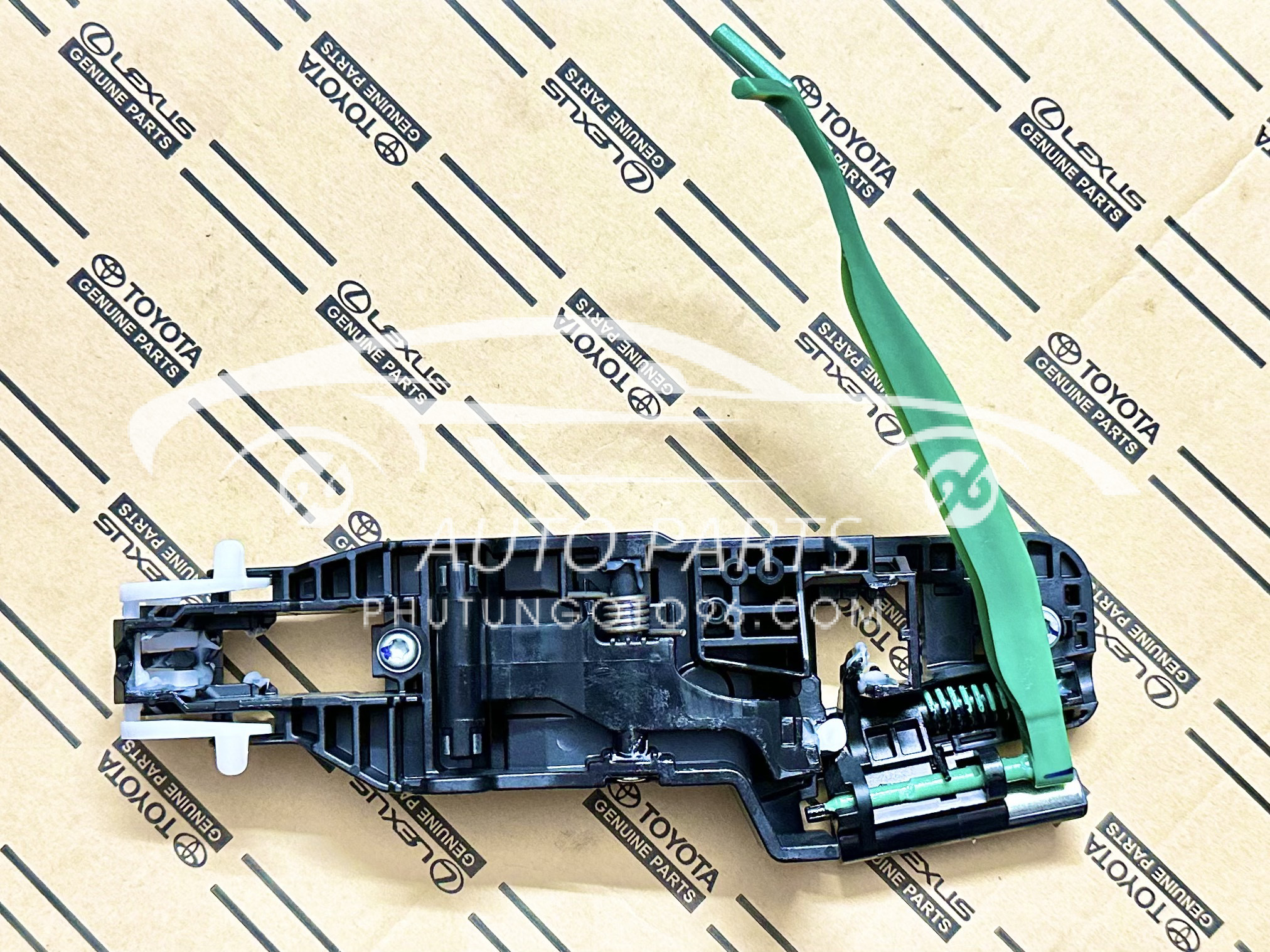 69204-0A010 Xương tay mở cửa sau Cross 2021 LH