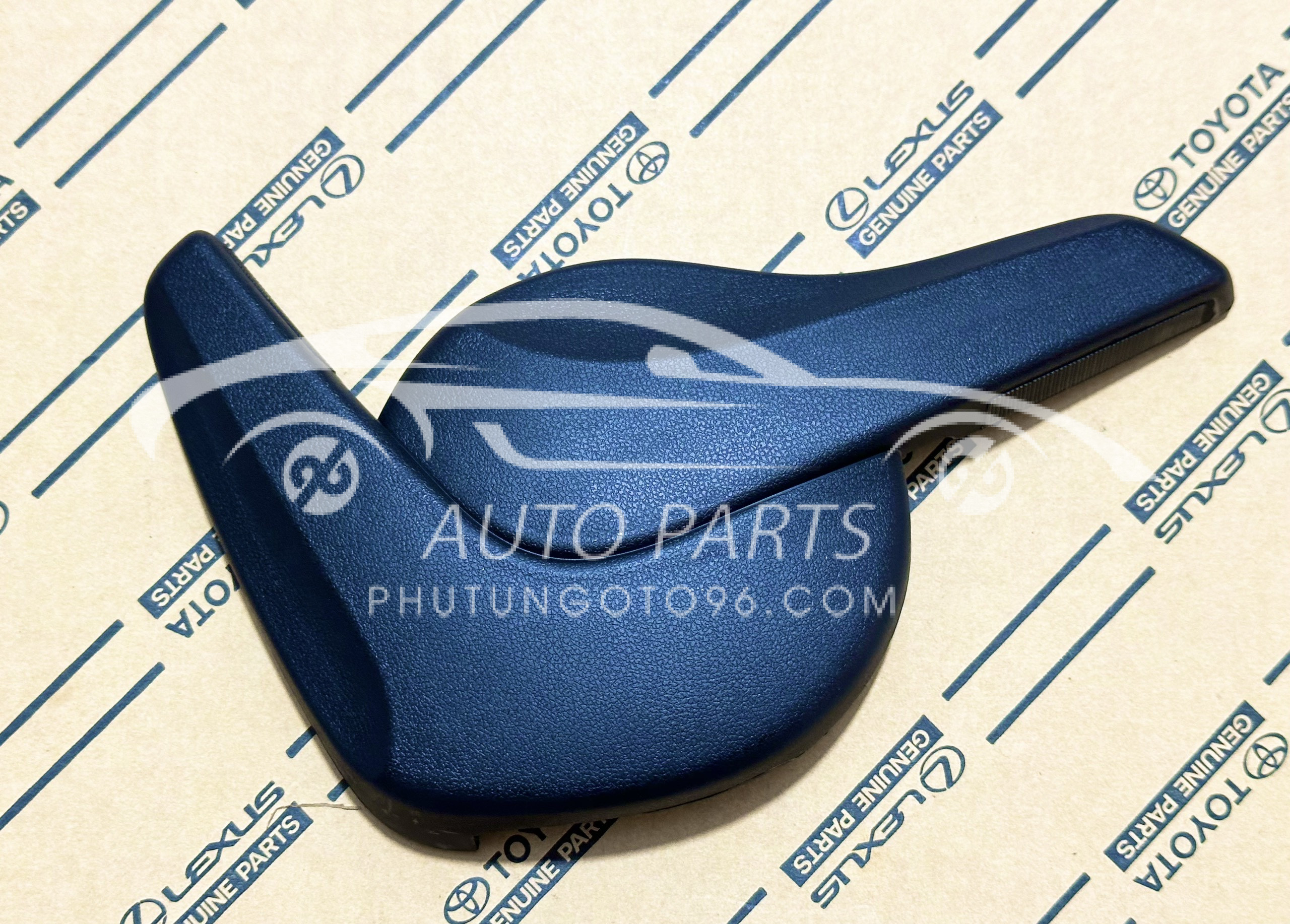 72525-0K050-C0 Tay chỉnh ghế hàng ghế giữa sau Fortuner, Innova 2017 RH