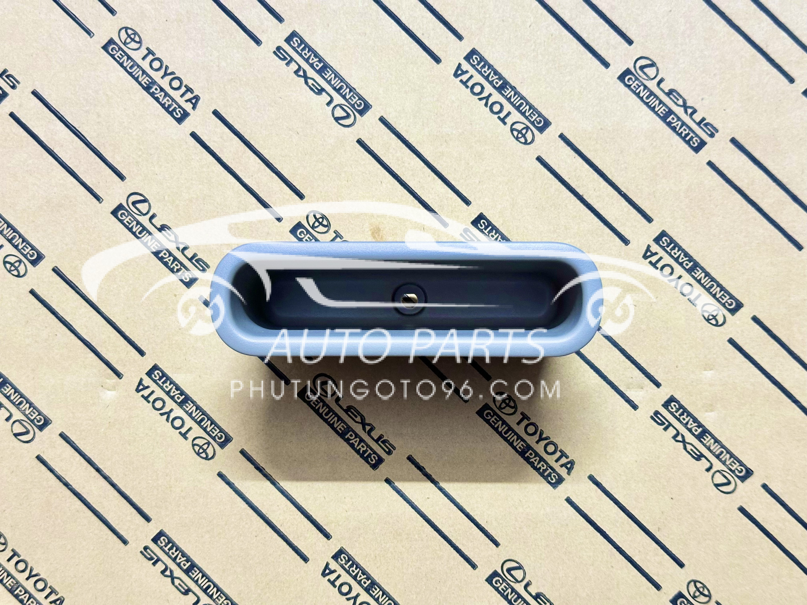 74811-0K010-E0 Hõm tay kéo cánh cửa Fortuner, Hilux