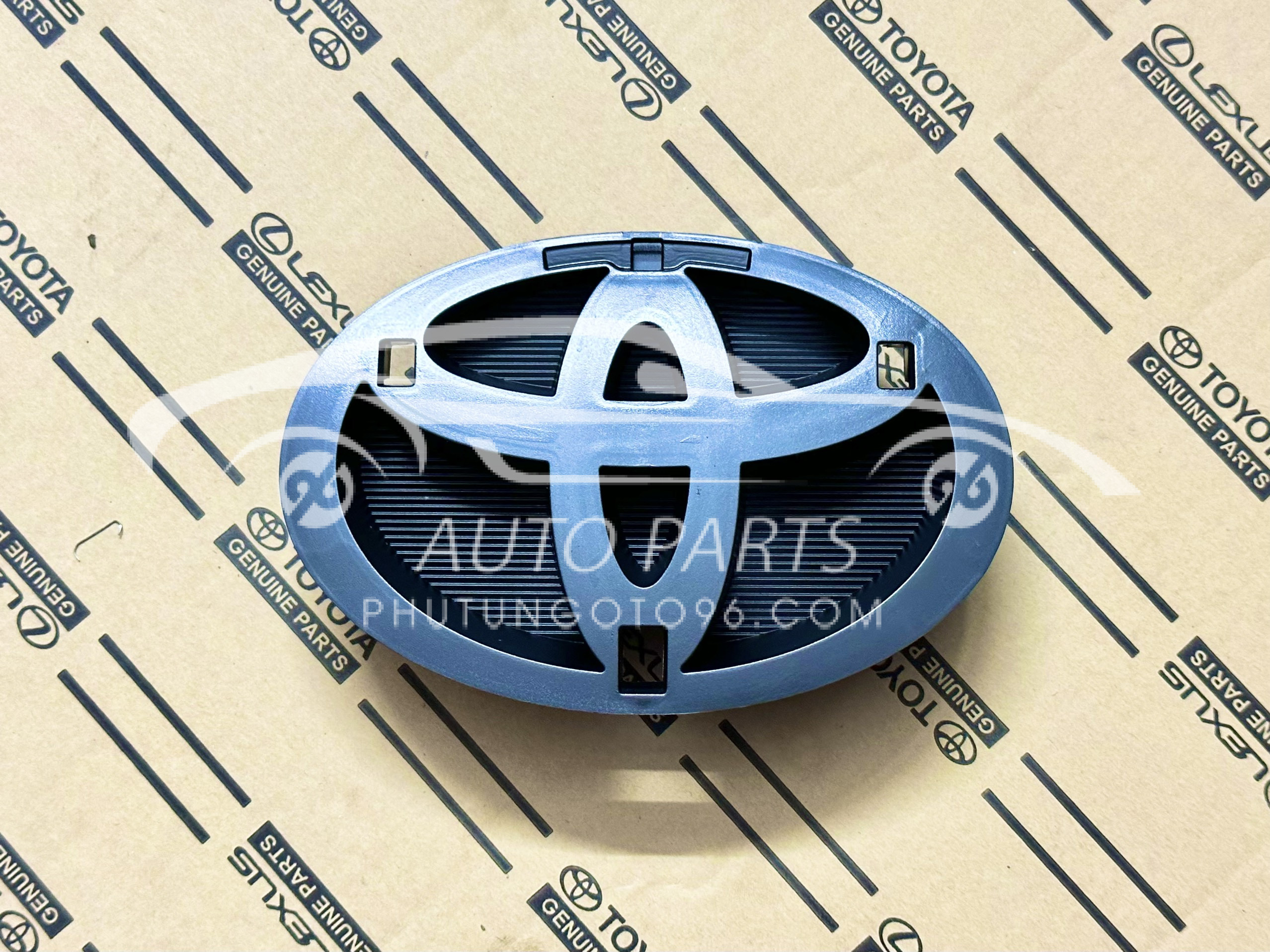 75312-0D080 Đế bắt Logo ca lăng Vios 2014-2017