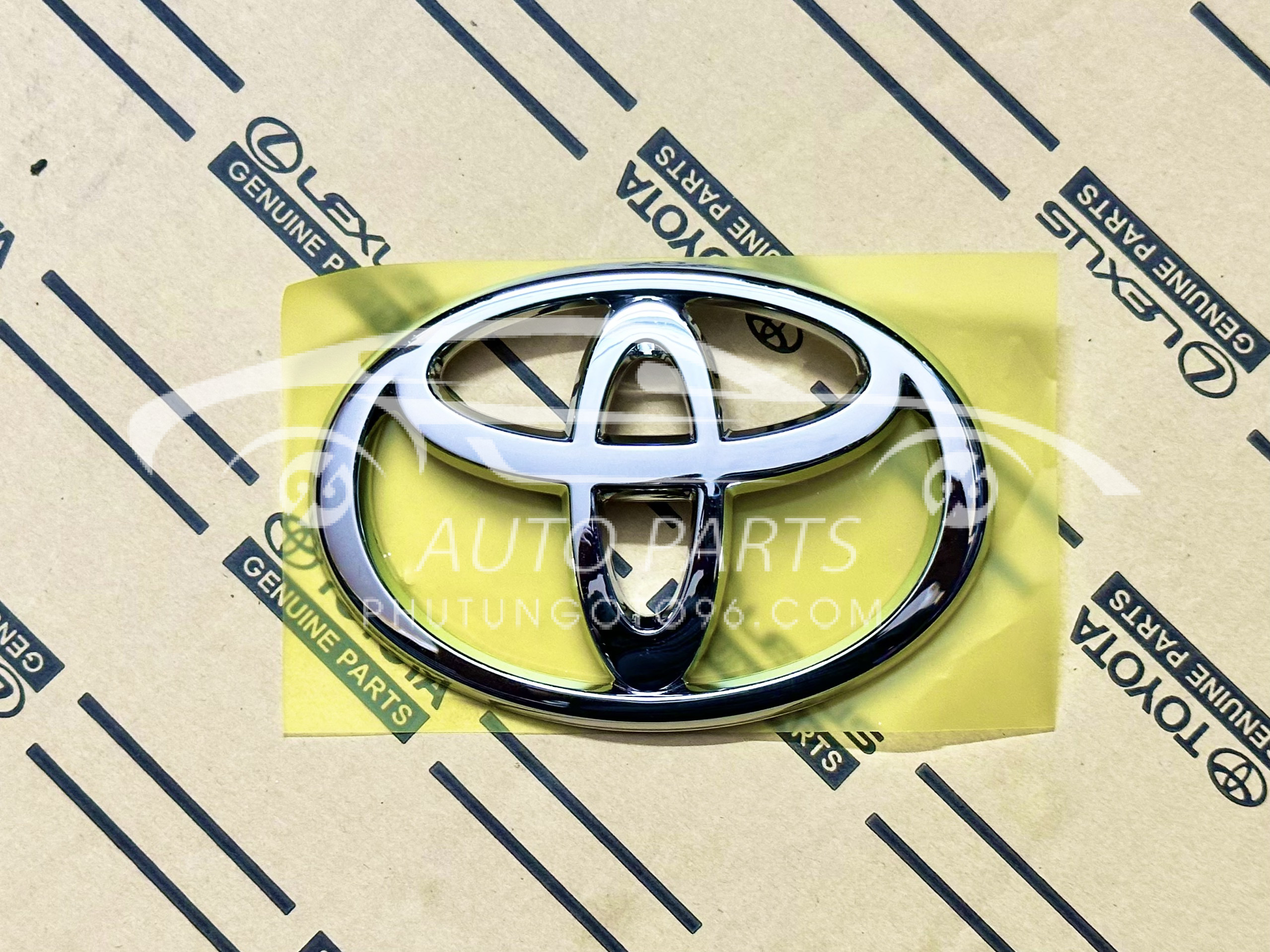75431-0K011 Logo cửa hậu Innova
