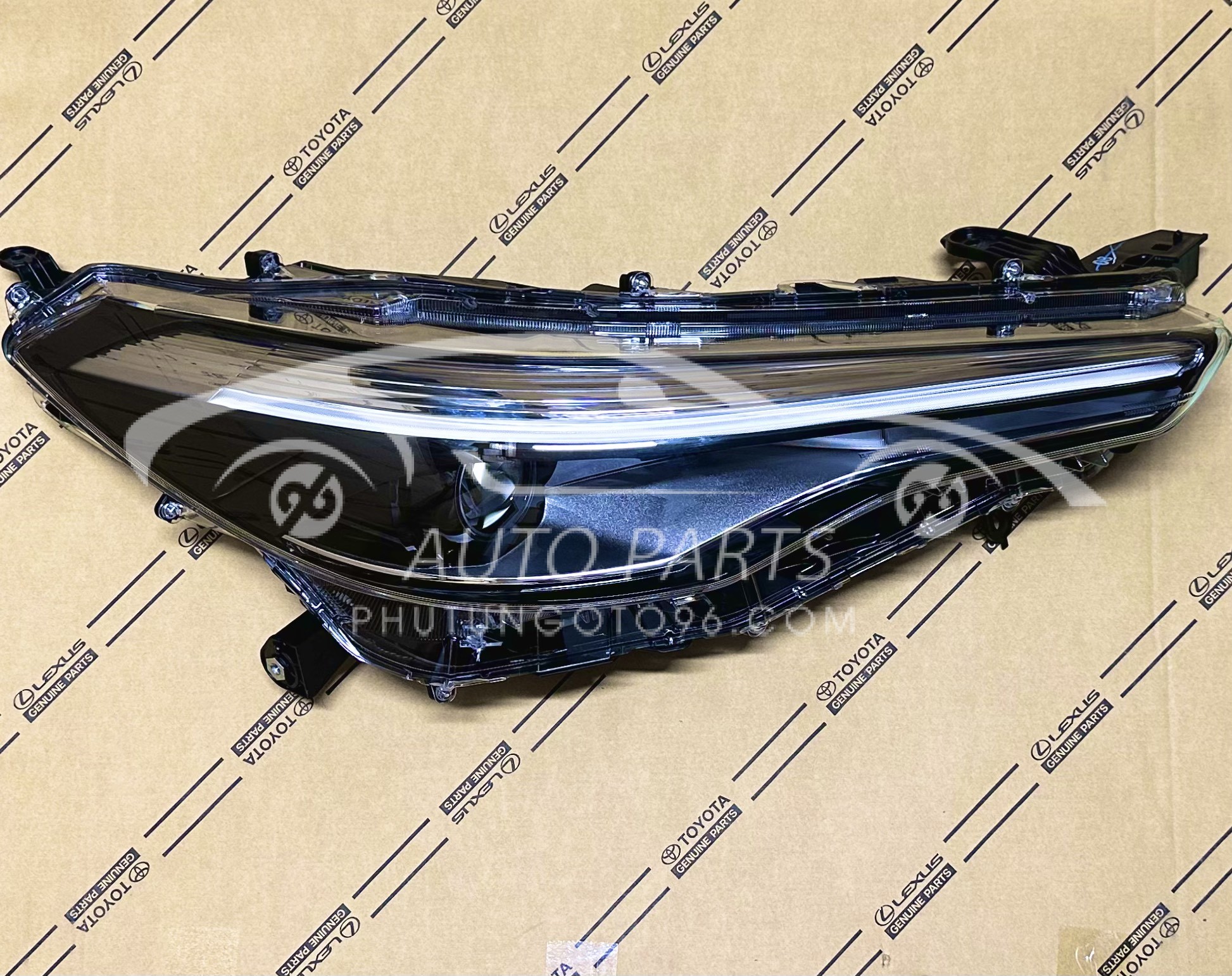 81105-0A080 Đèn pha Cross V 2021 RH