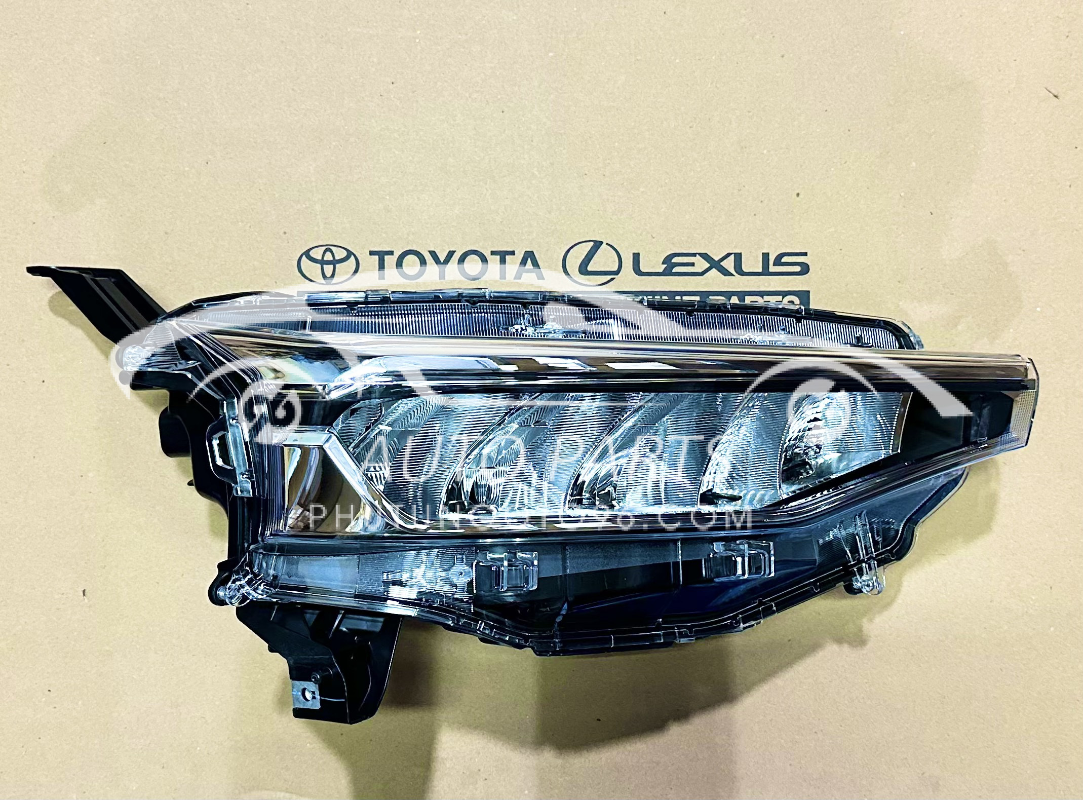 81110-BZA10 Đèn pha Avanza Premio 2022 RH