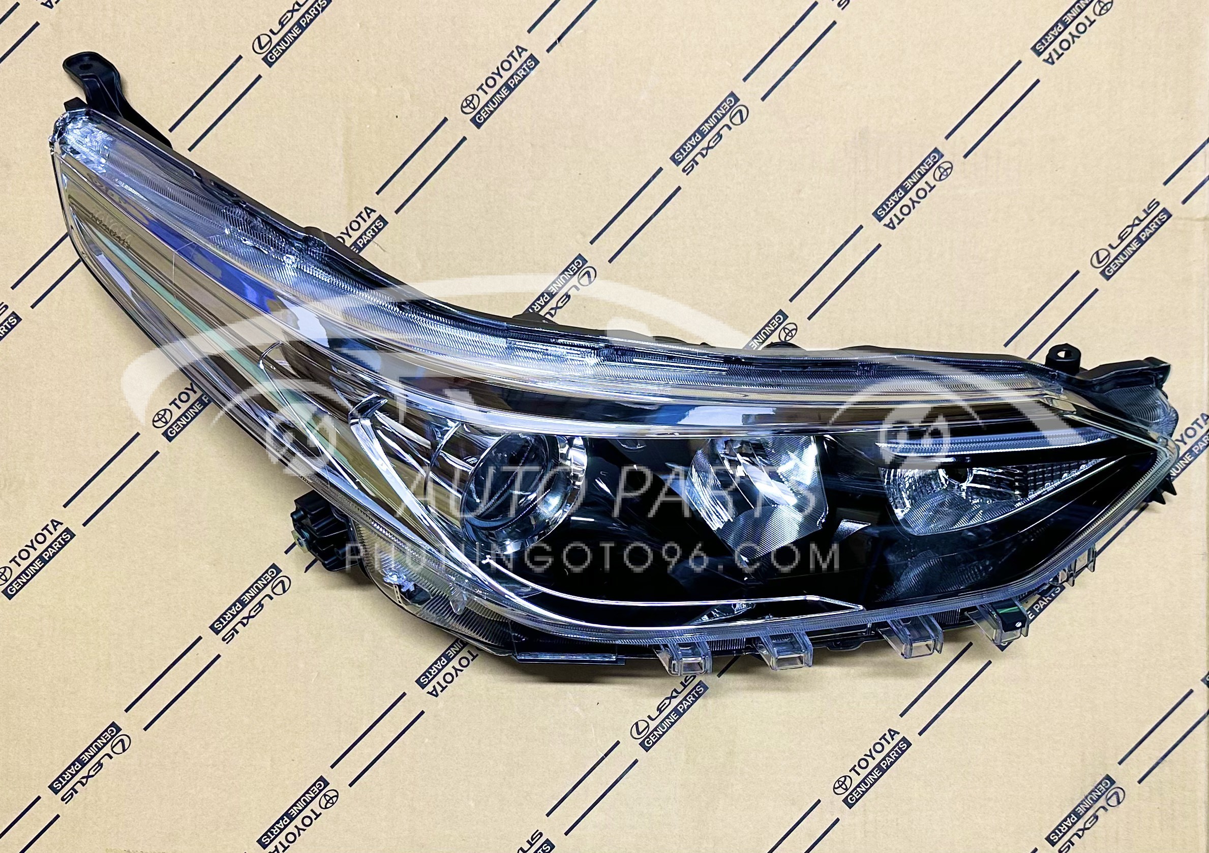 81130-0DF70 Đèn pha Vios - Yaris 2018-2021 RH (Có Xenon)