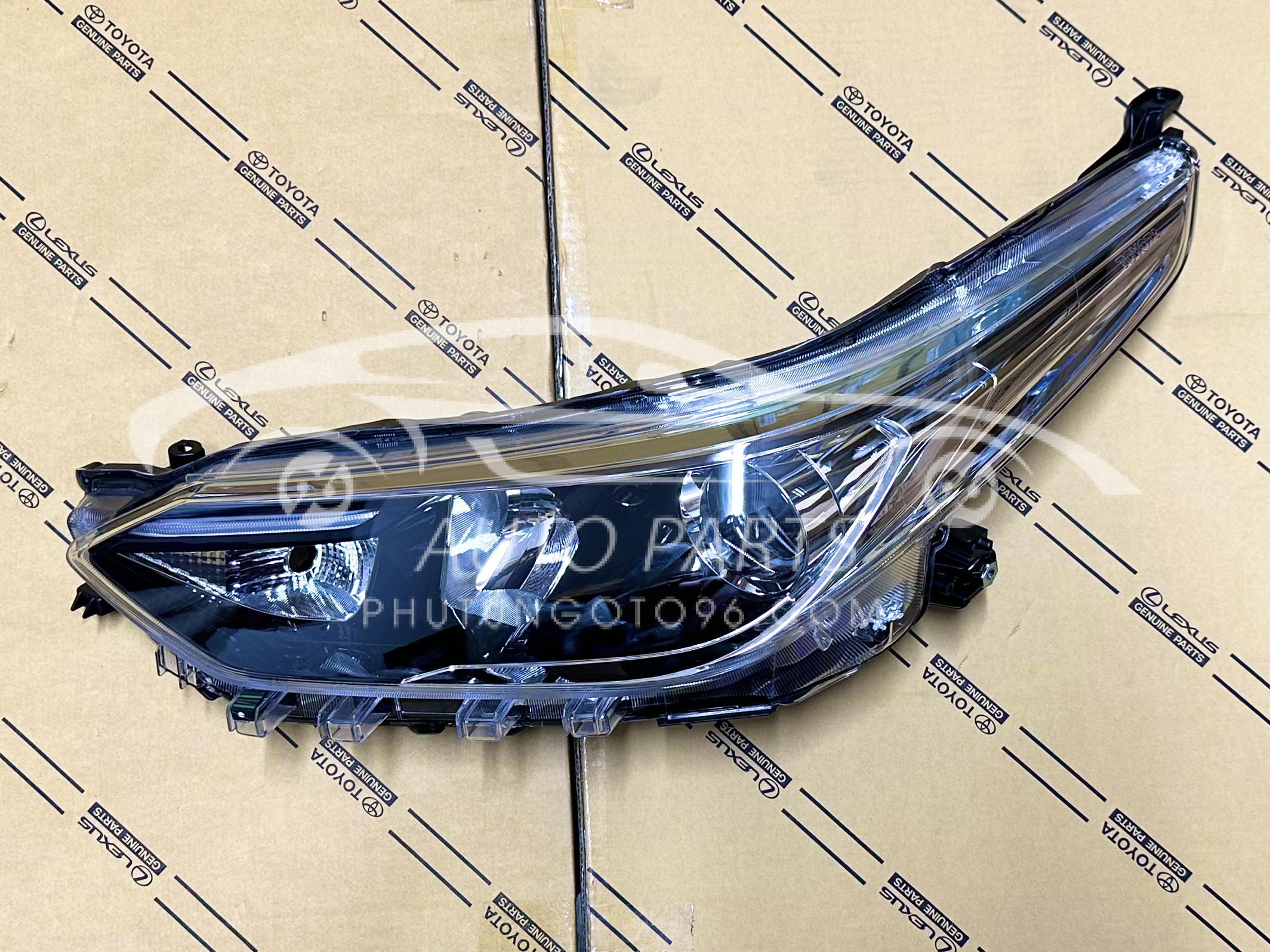 81170-0DF70 Đèn pha Vios - Yaris 2018-2021 LH (Có Xenon)