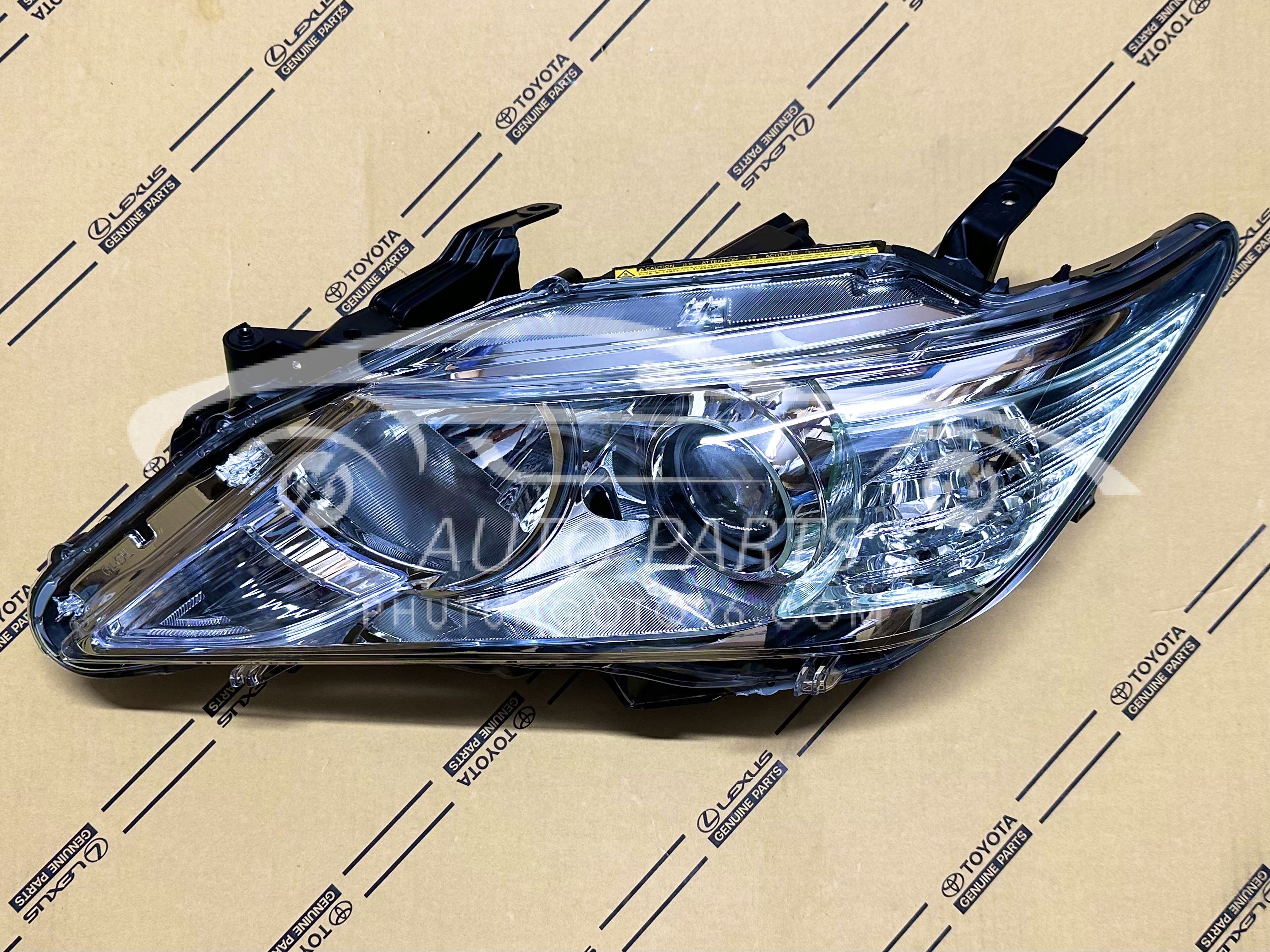 81185-06A61 Đèn pha Camry 2012 LH