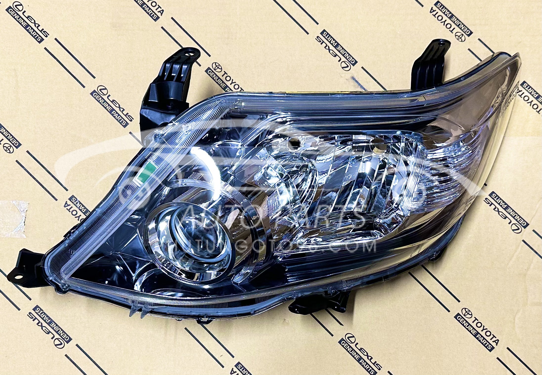 81185-0KD80 Đèn pha Fortuner 2012-2015 LH