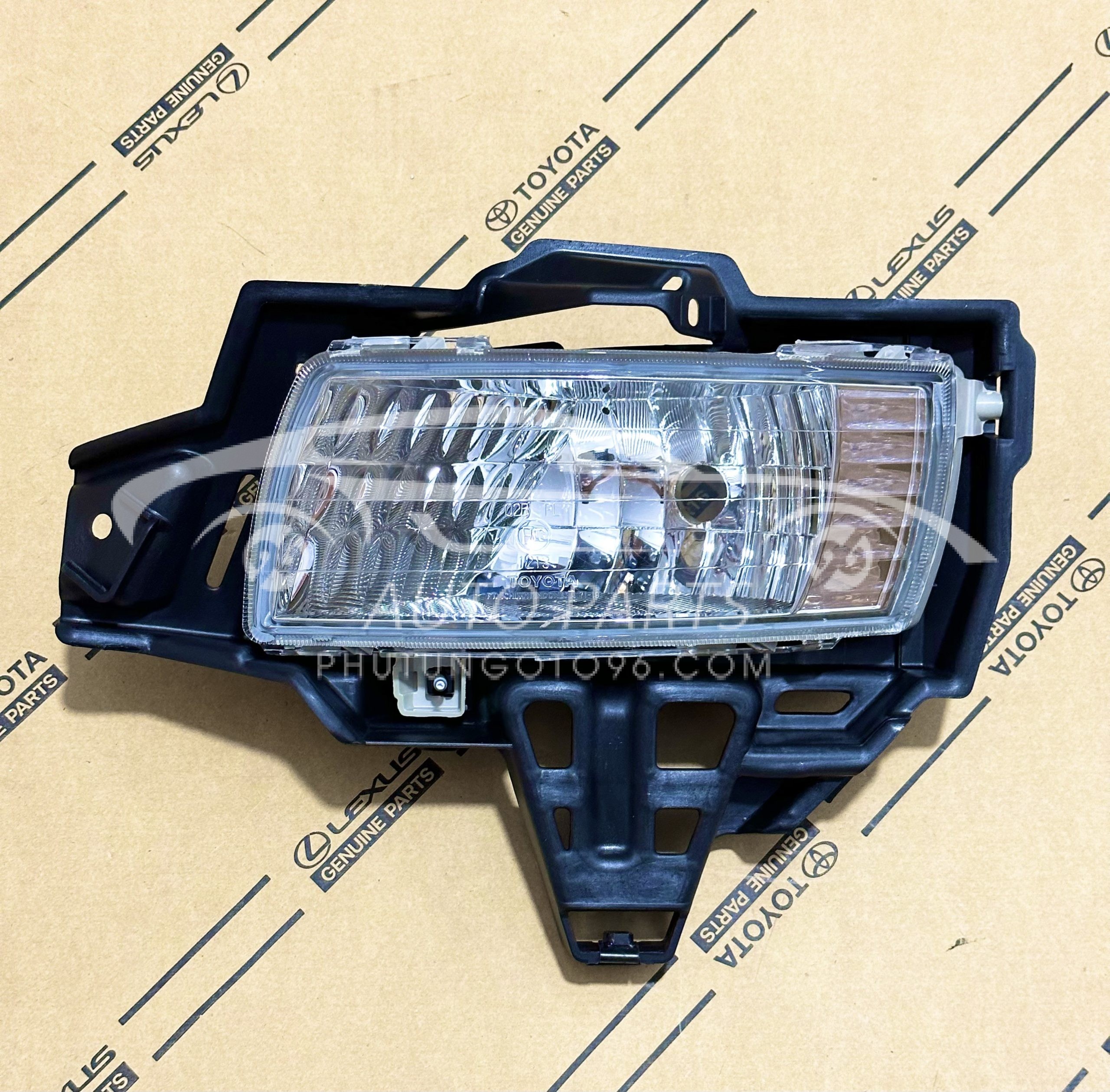 81221-0K090 Đèn ba đờ xốc trước Innova 2009-2011 LH