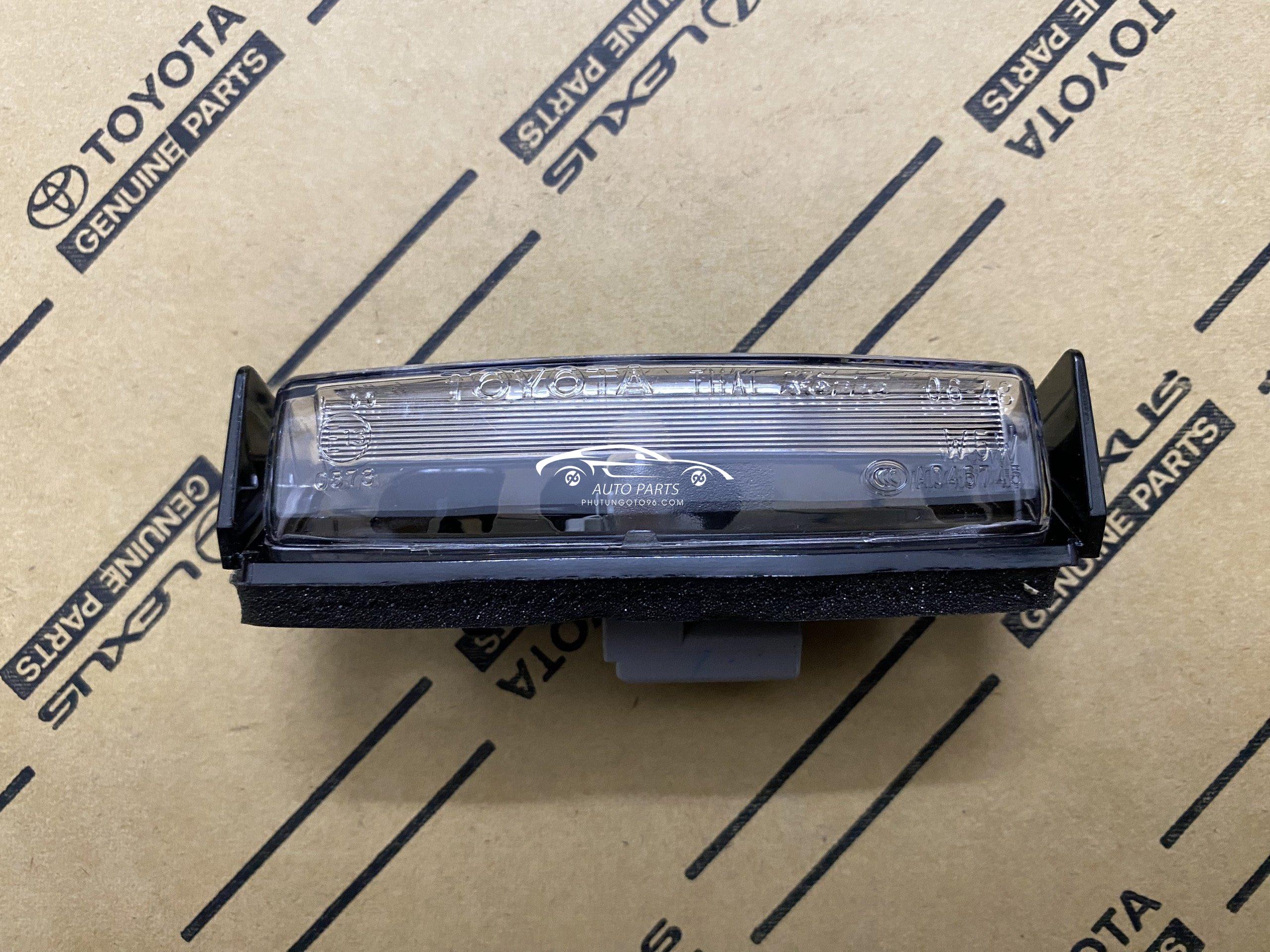 81270-06052 Đèn soi biển số Vios 2008 - 2013, Camry 2006 - 2012