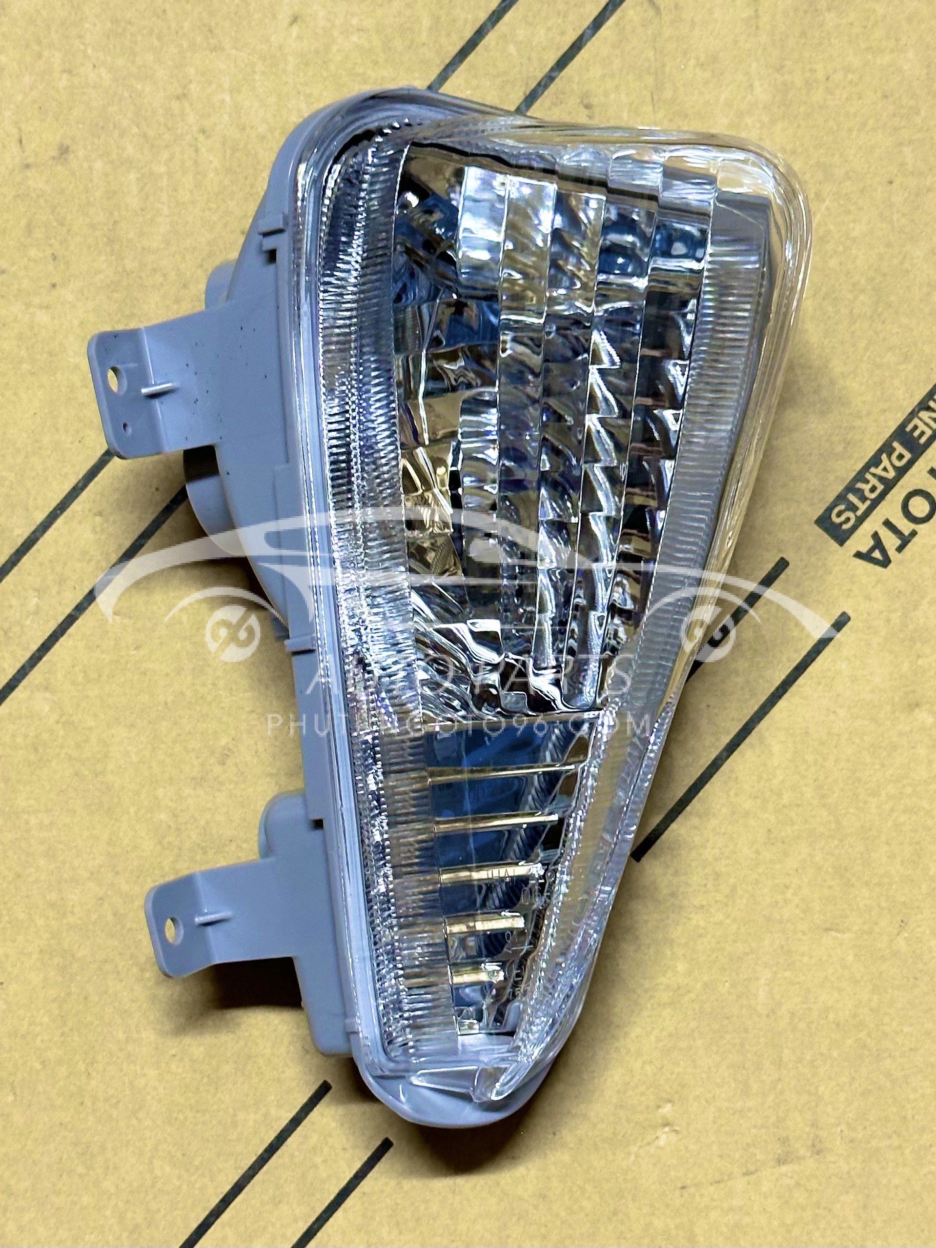 81511-06070 Đèn xi nhan Camry 2016-2018 / Innova 2022 RH