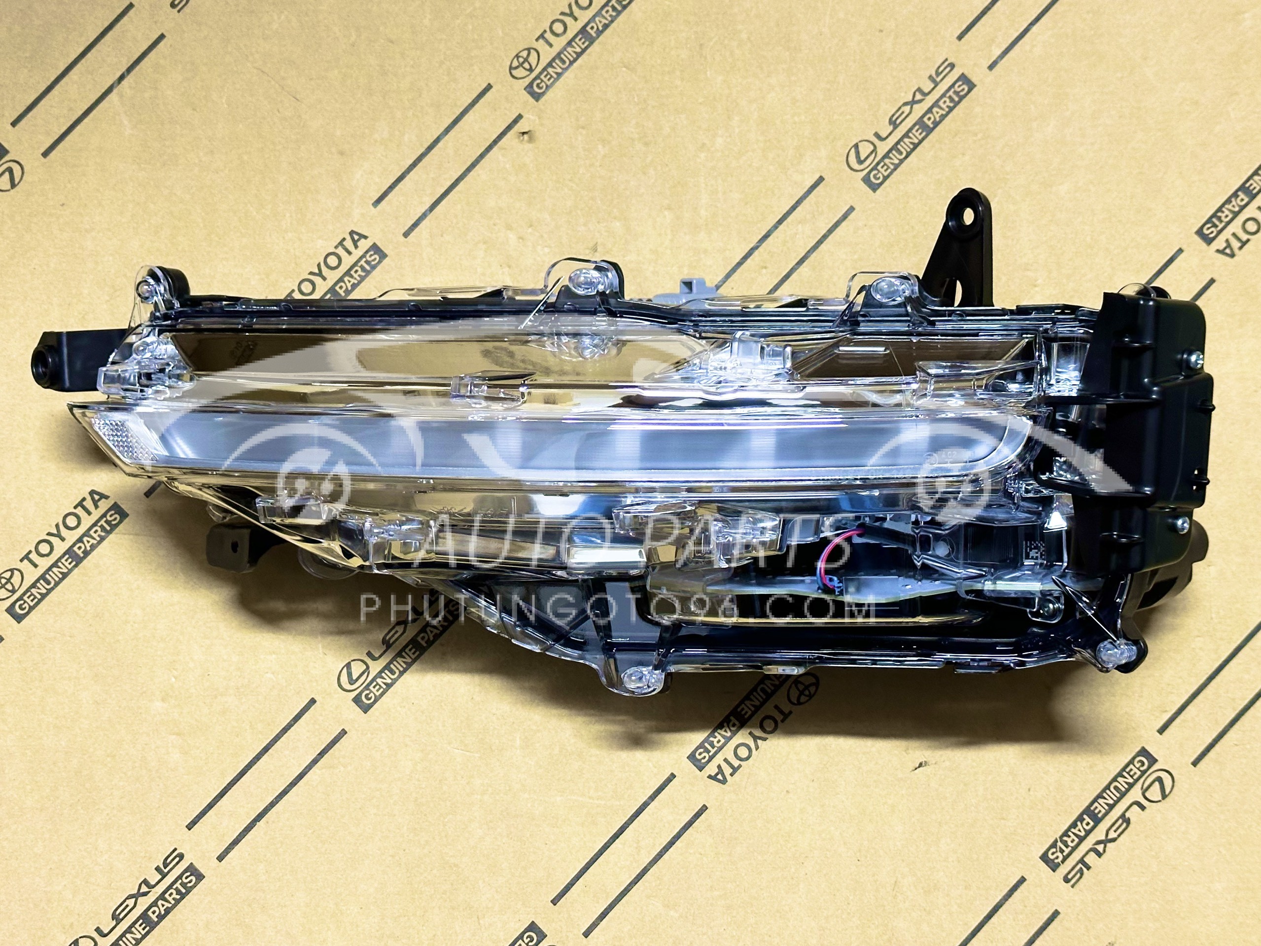 81520-0K050 Đèn xi nhan trên ba đờ xốc trước Fortuner 2021 LH (LED)