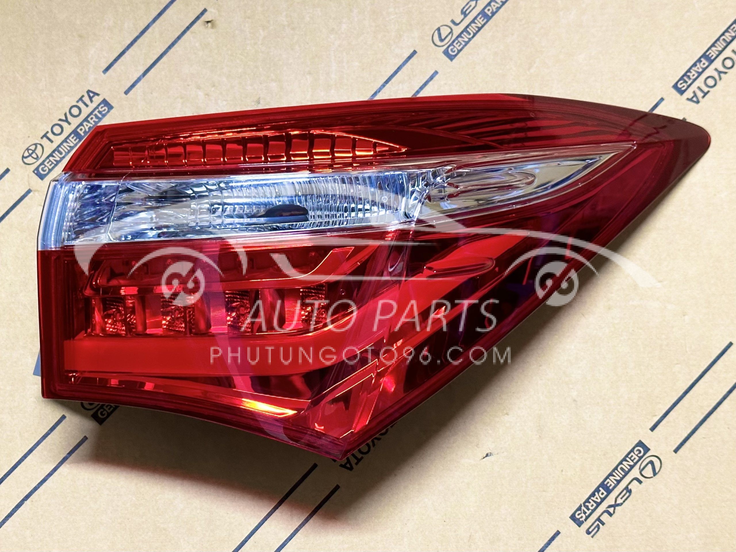 81551-02780 Đèn hậu ngoài Altis 2014-2017 RH