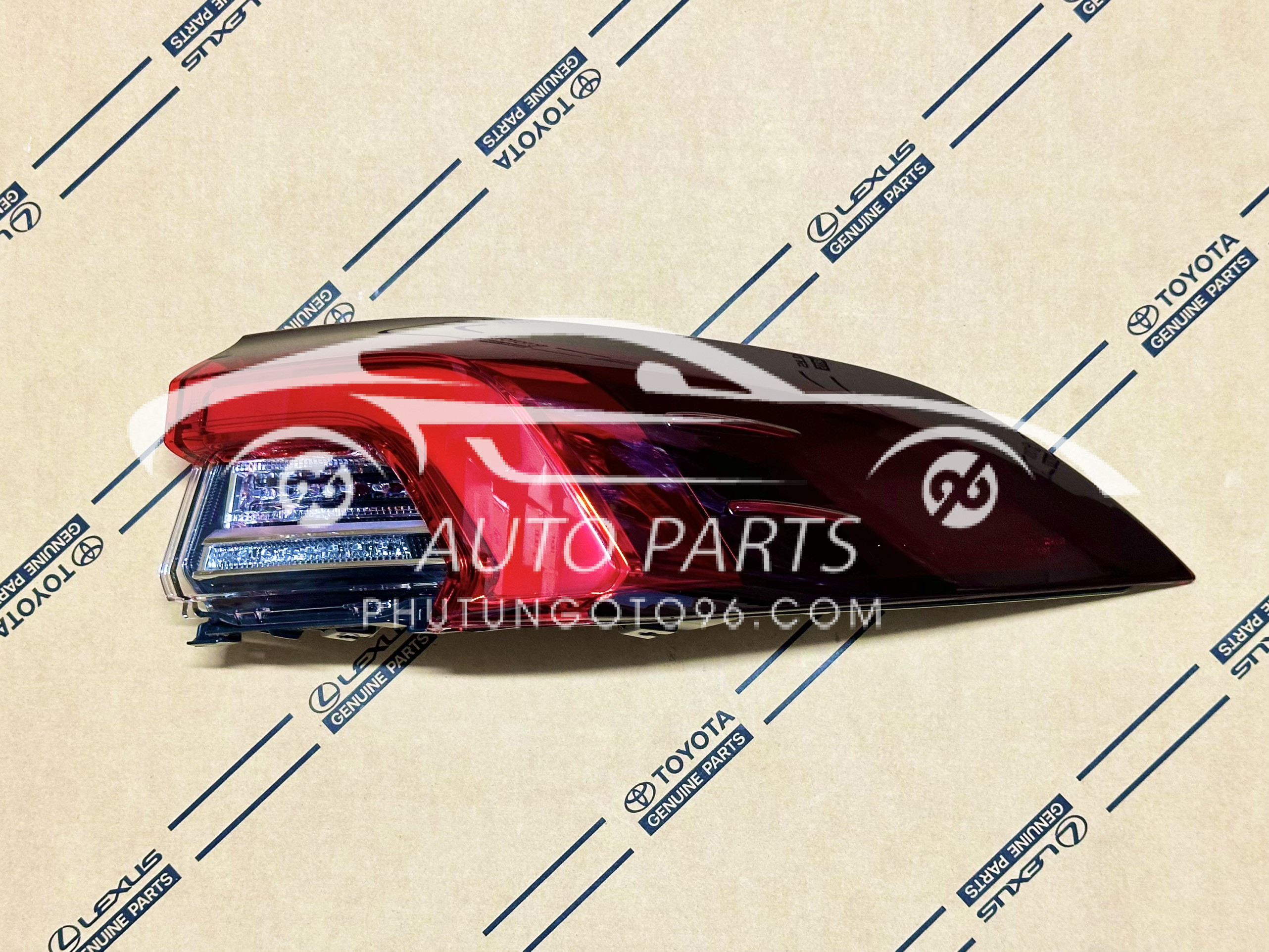 81551-02D40 Đèn hậu ngoài Altis 2022 RH