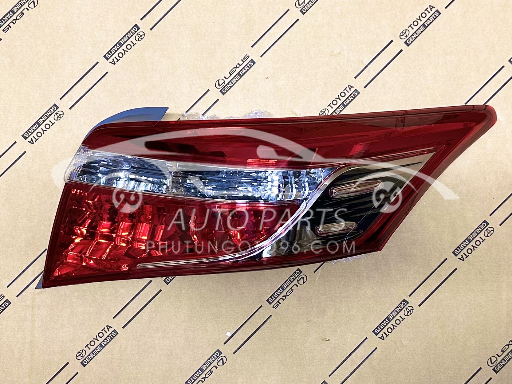 81551-0D430 Đèn hậu Vios 2014 - 2017 RH