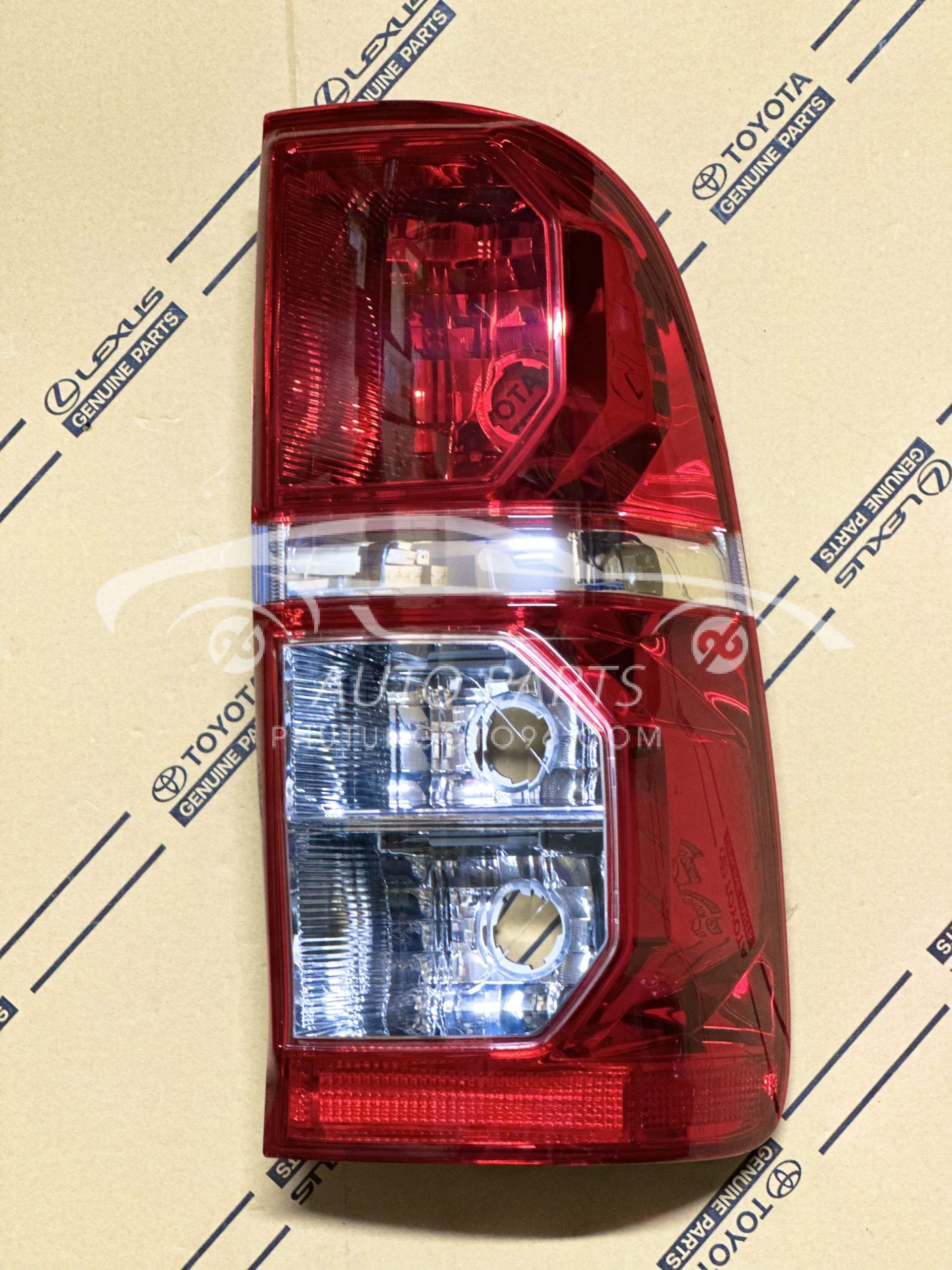 81551-0K140 Đèn hậu Hilux 2011-2014 RH