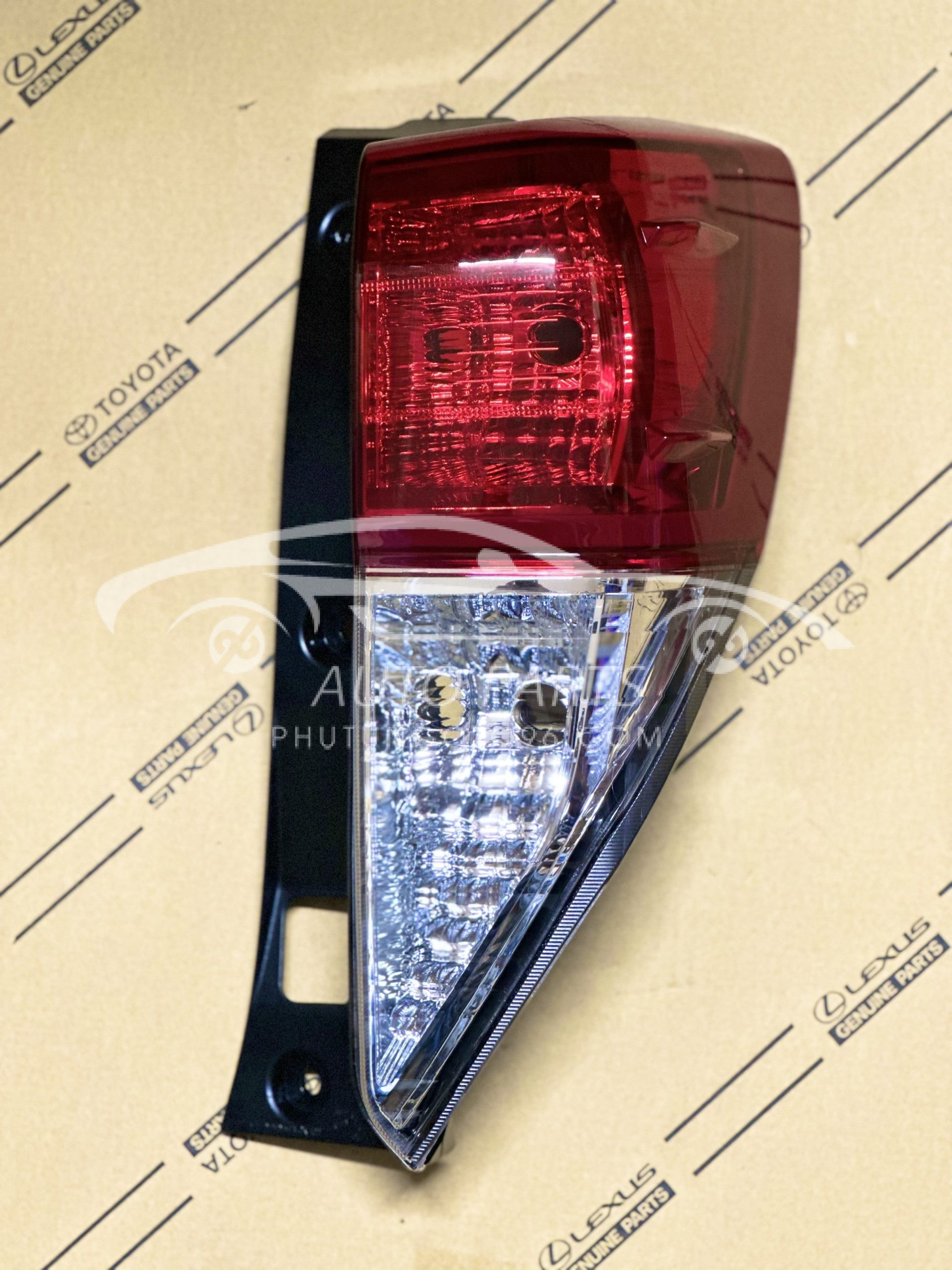 81551-0K240 Đèn hậu ngoài Innova 2017 RH