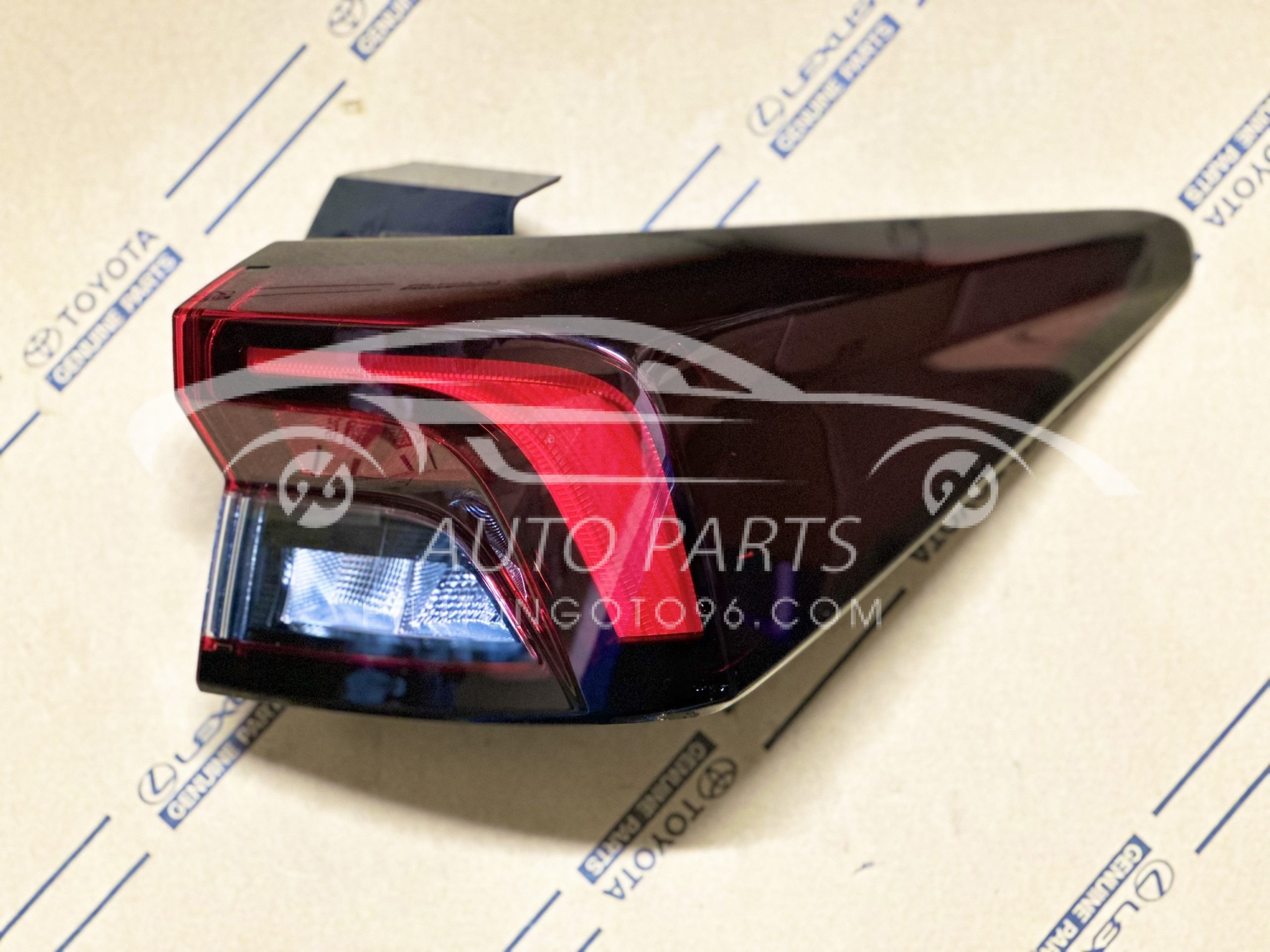 81551-BZ470 Đèn hậu ngoài Avanza Premio 2022 RH