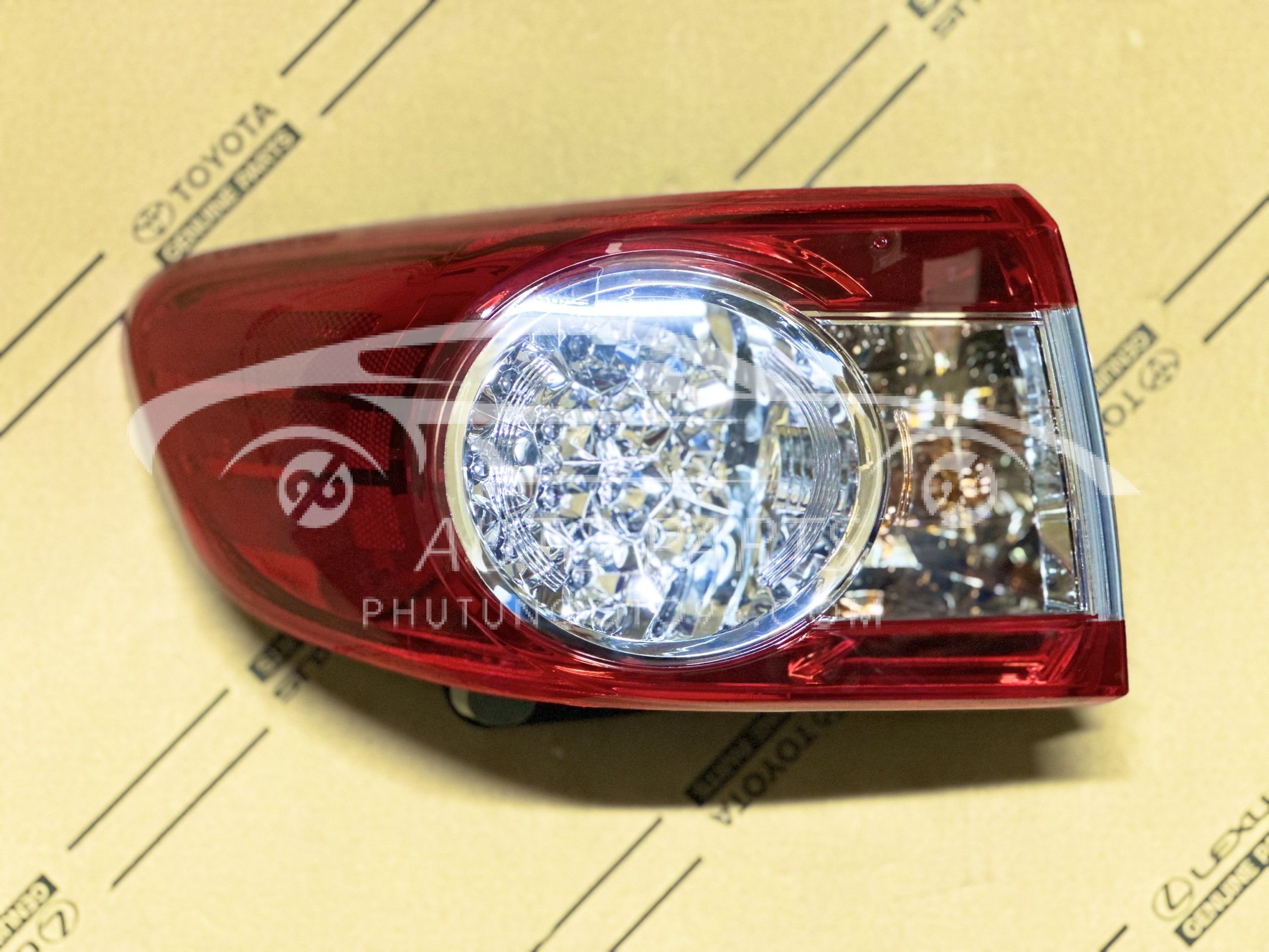 81560-02620 Đèn hậu ngoài Altis 1.8 2011-2013 LH