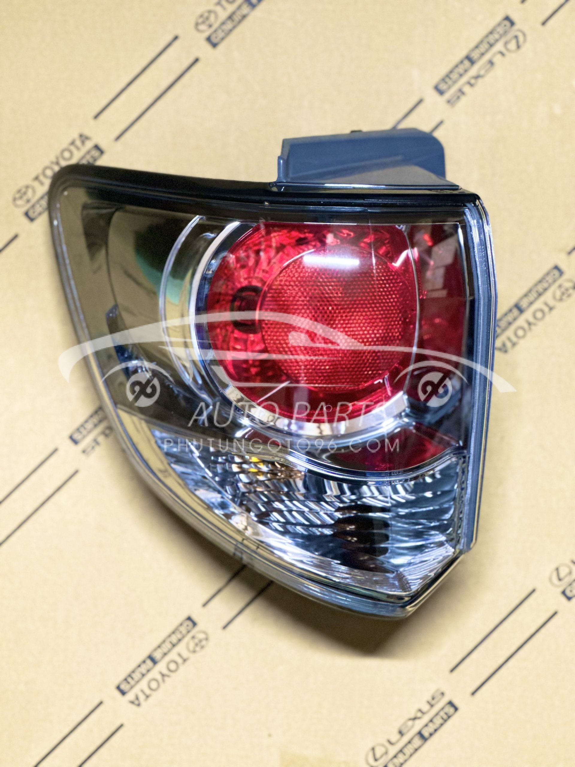 81560-0K200 Đèn hậu ngoài Fortuner 2012 LH
