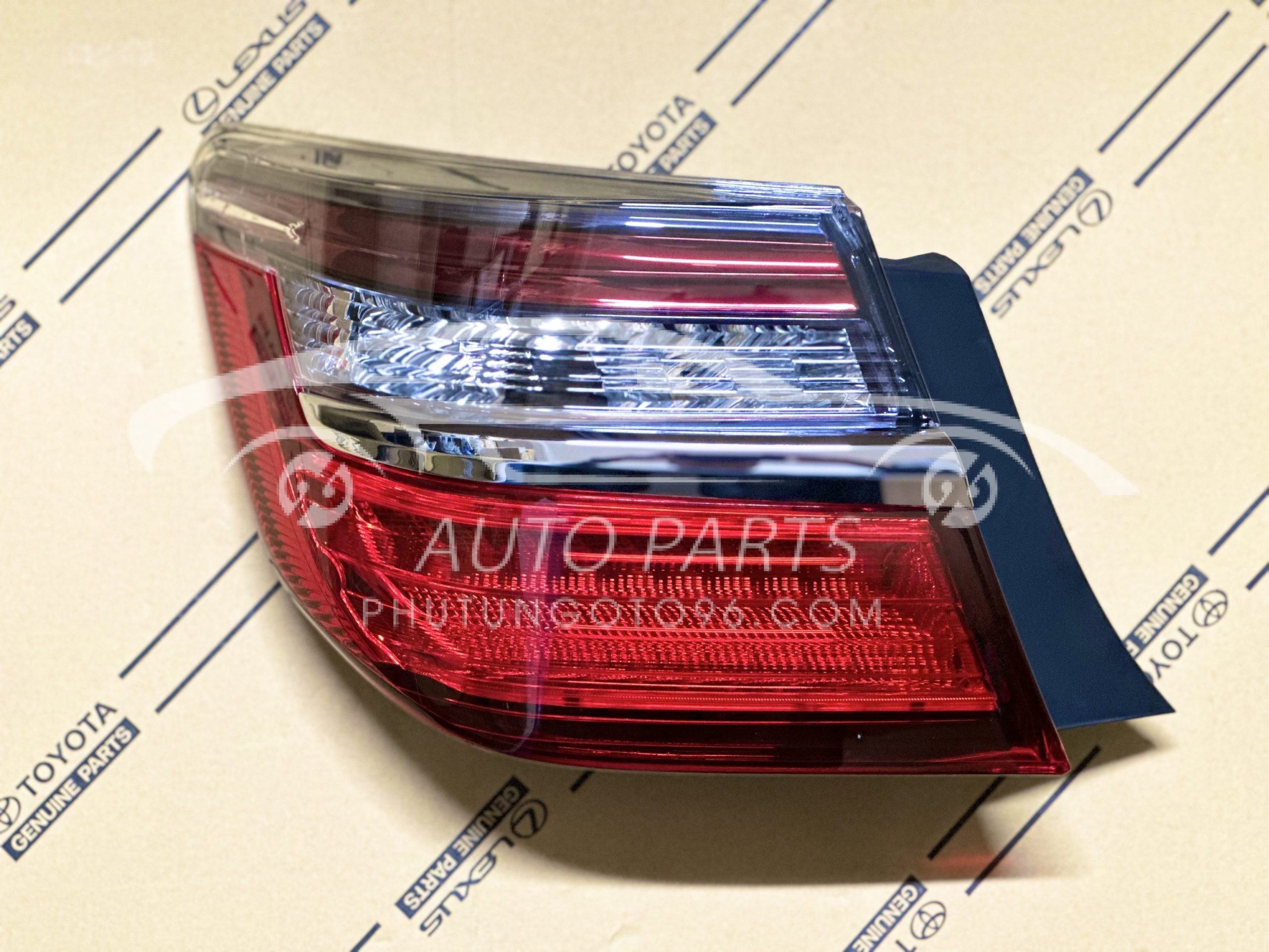 81561-06680 Đèn hậu ngoài Camry 2016 LH