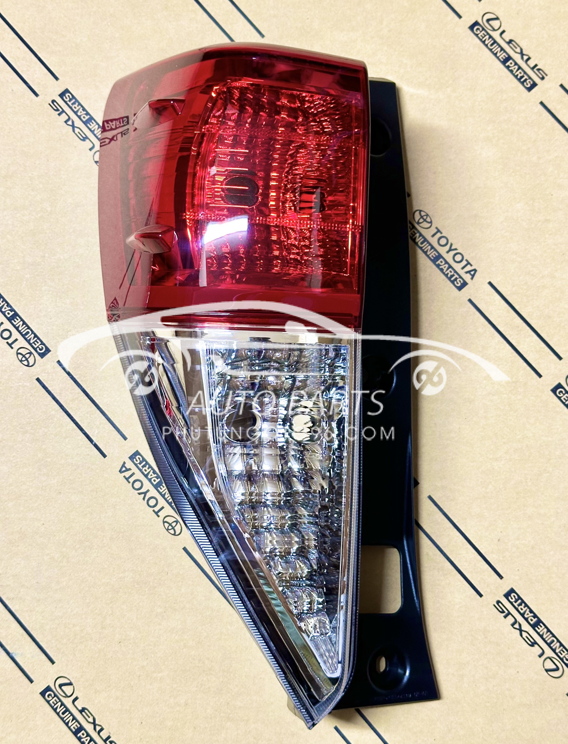 81561-0K240 Đèn hậu ngoài Innova 2017 LH