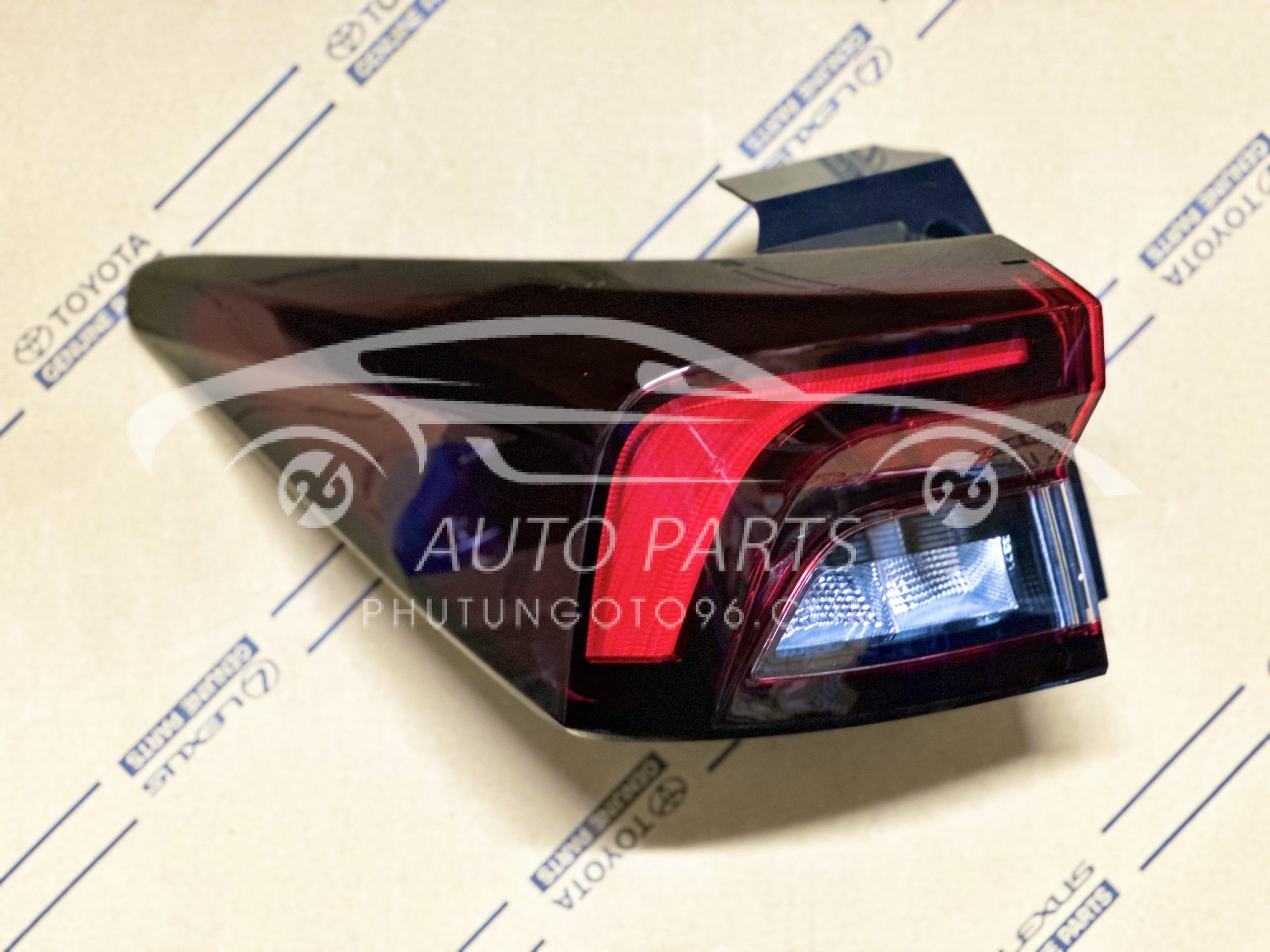 81561-BZ470 Đèn hậu ngoài Avanza Premio 2022 LH