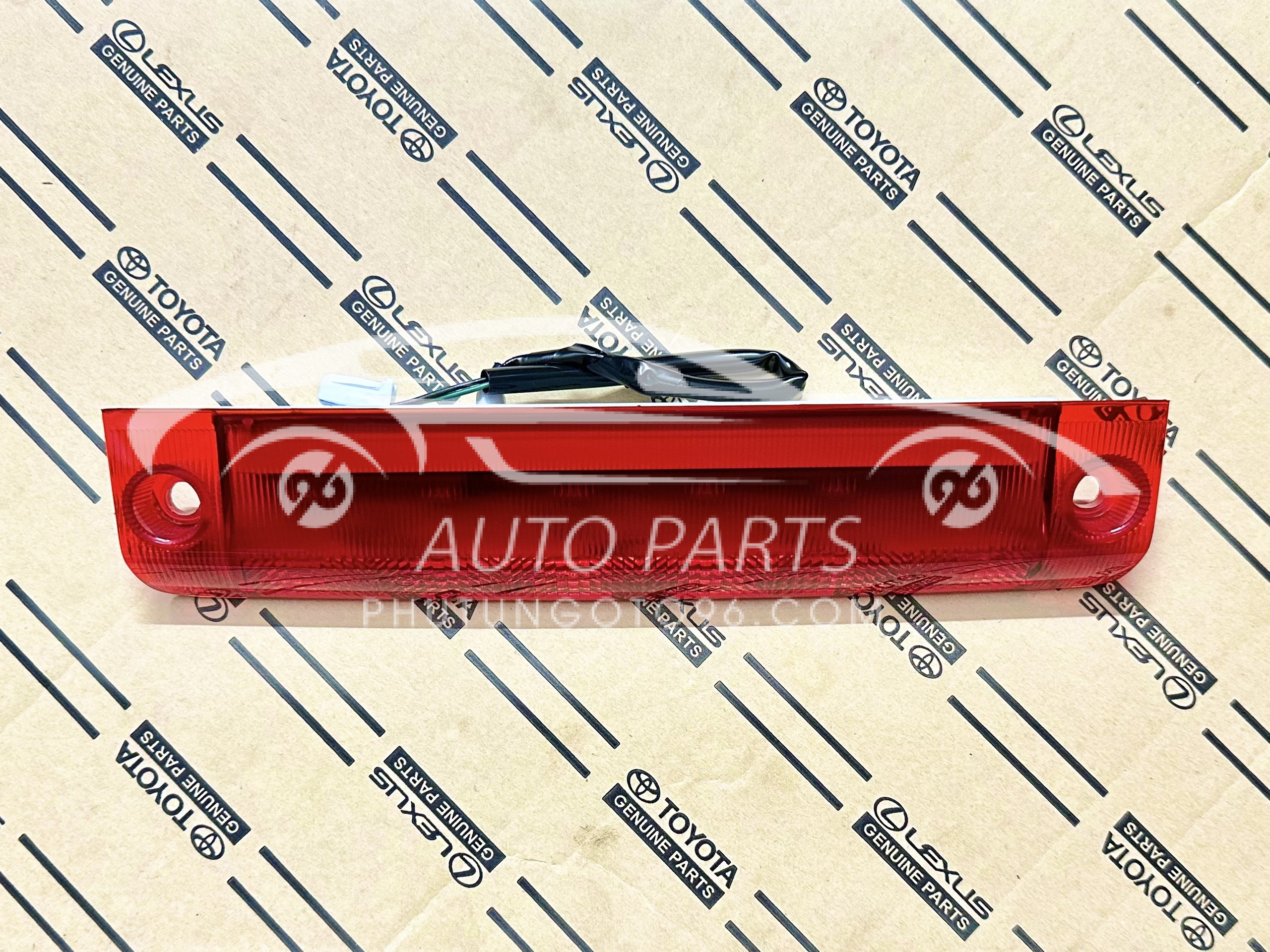81570-0K020 Đèn phanh trên cửa hậu Fortuner