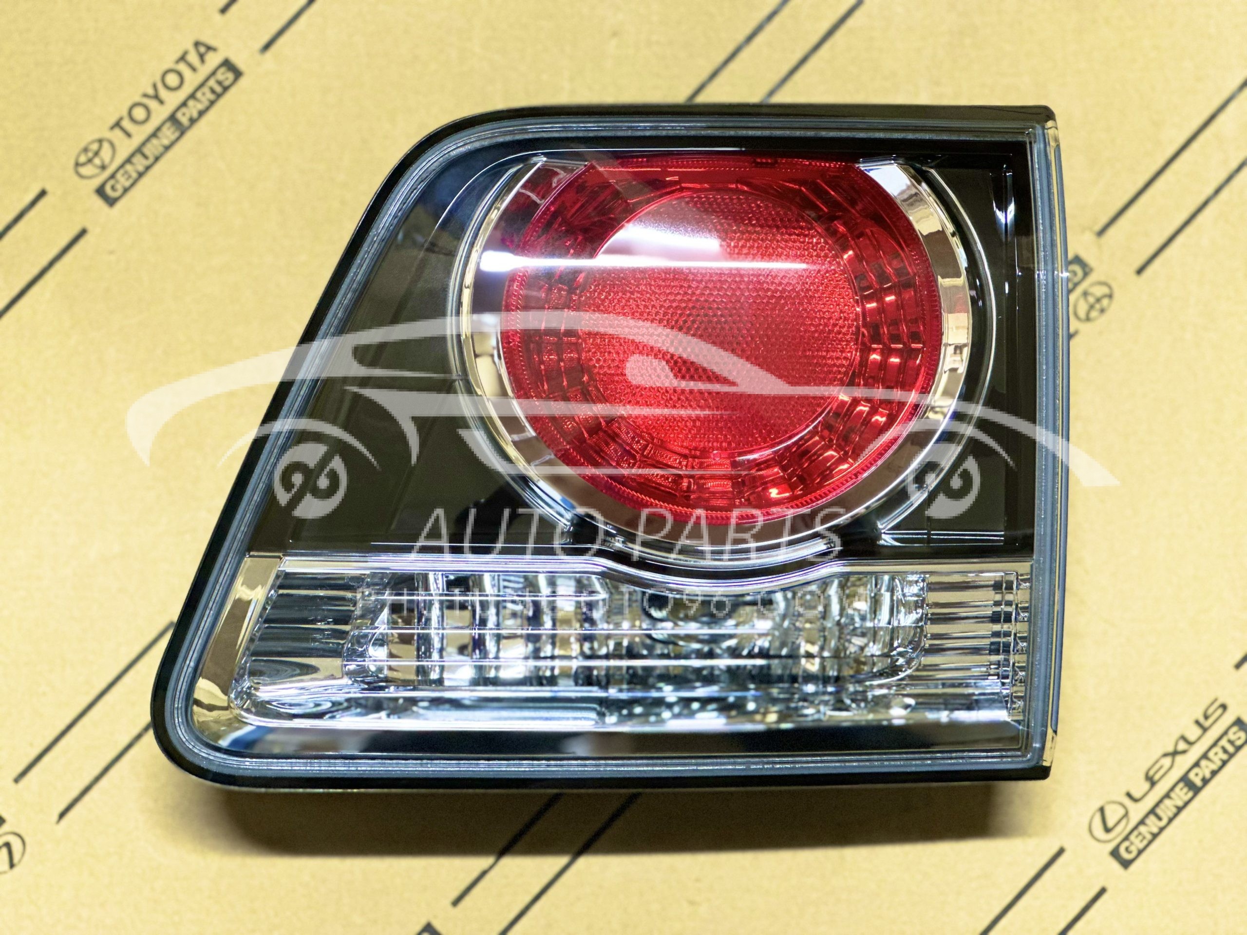 81580-0K150 Đèn hậu trong Fortuner 2015 RH