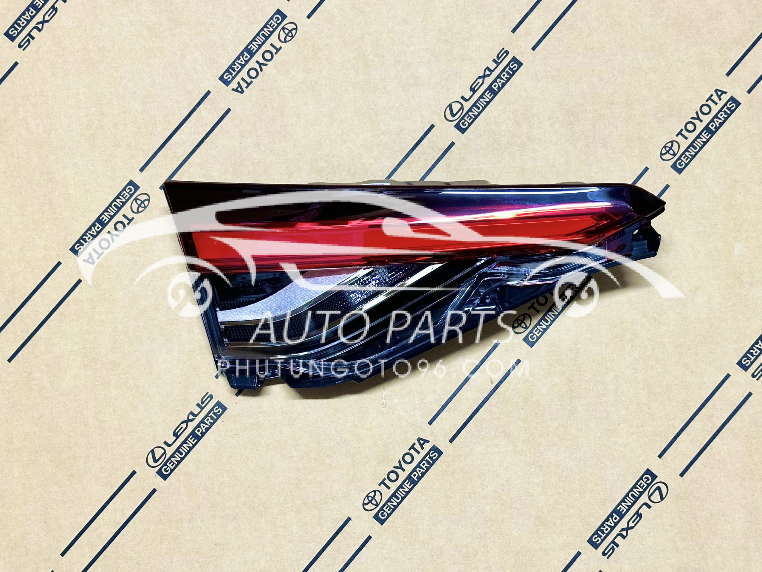 81591-02C80 Đèn hậu trong Altis 2022 LH