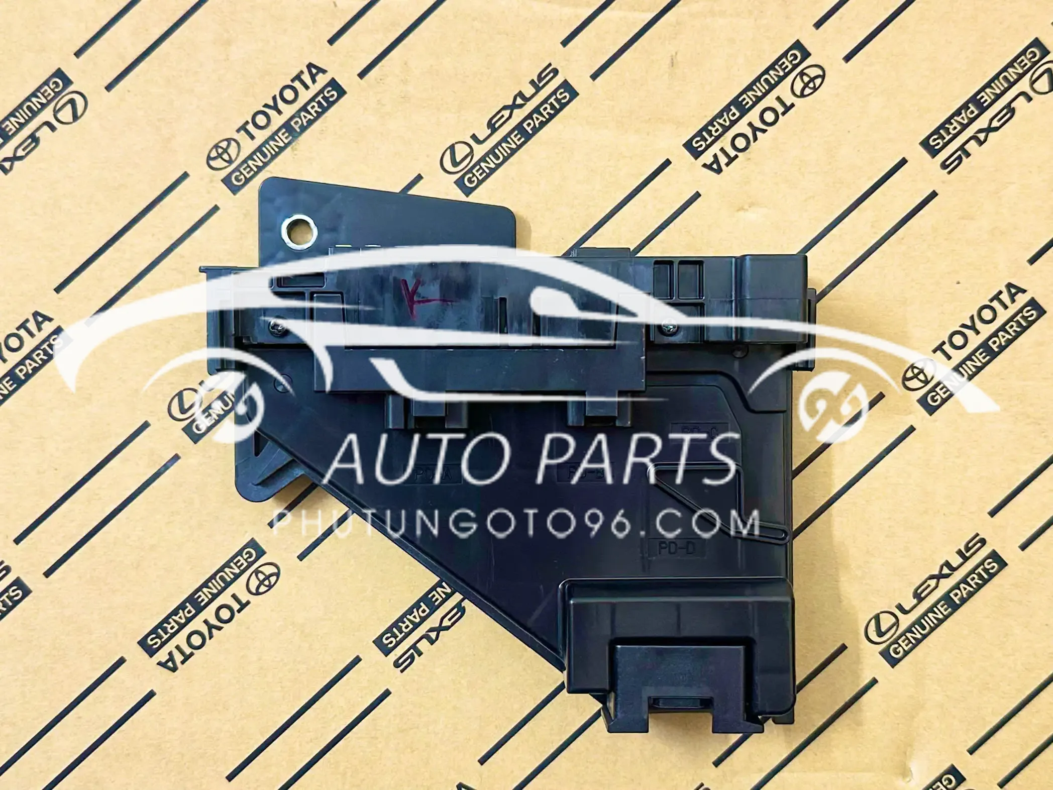 82720-0T020 Cầu chì tổng Venza