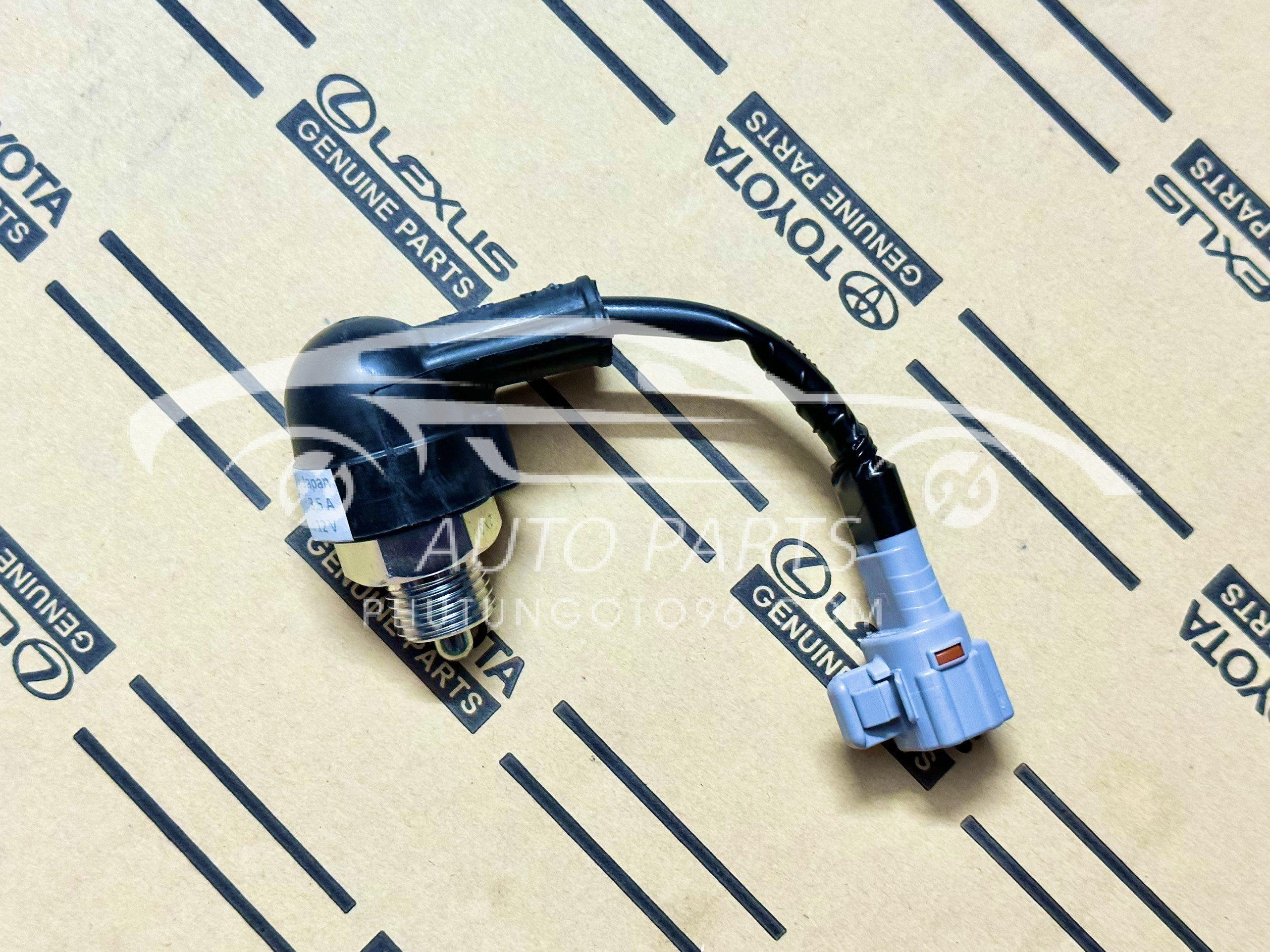 84210-BZ070 Công tắc đèn lùi Wigo